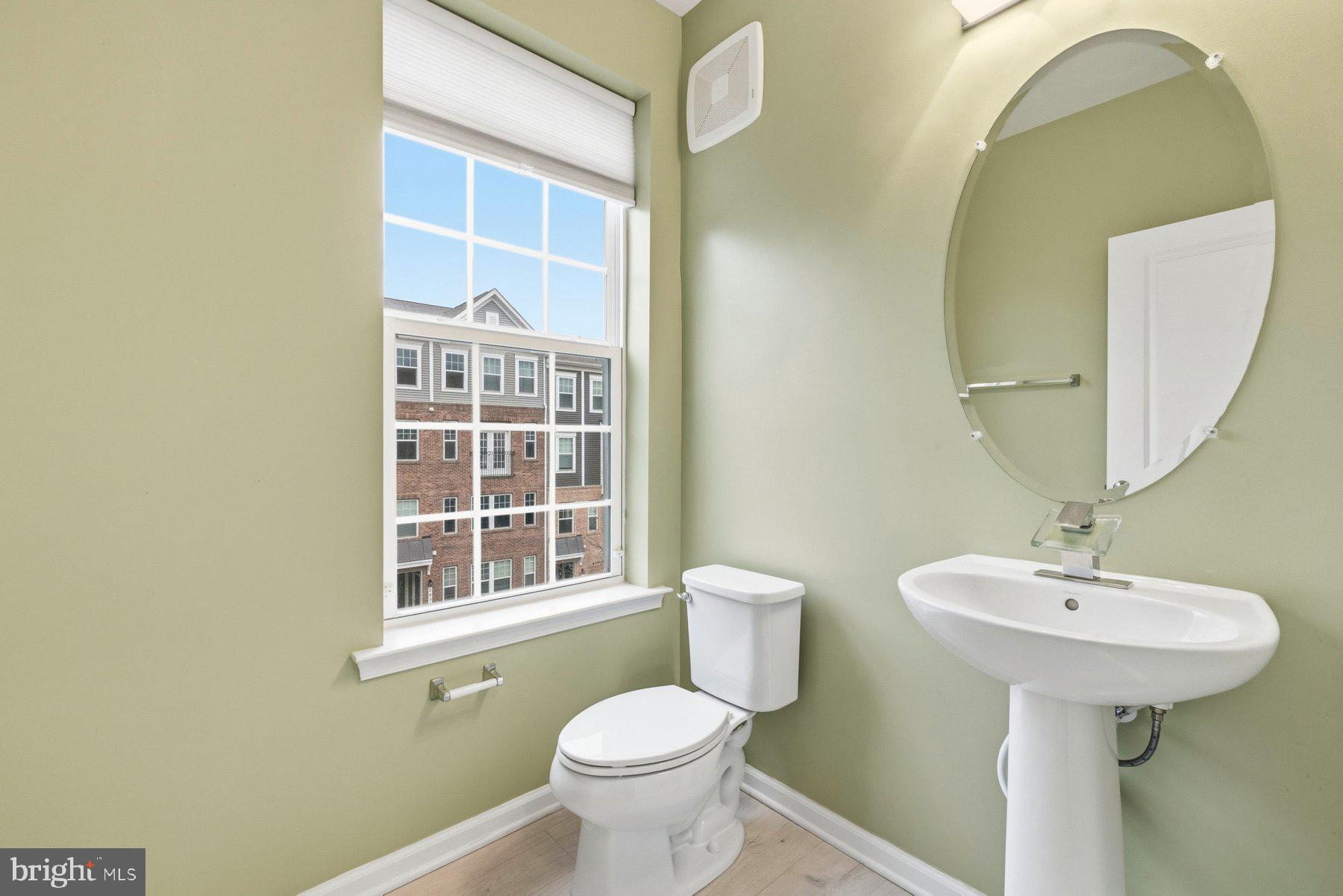 METRO POINTE - Residential