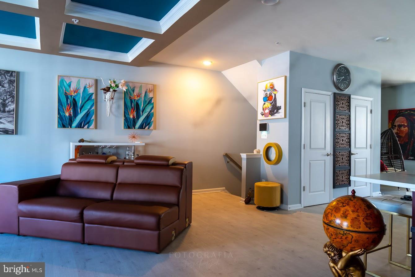 METRO POINTE - Residential