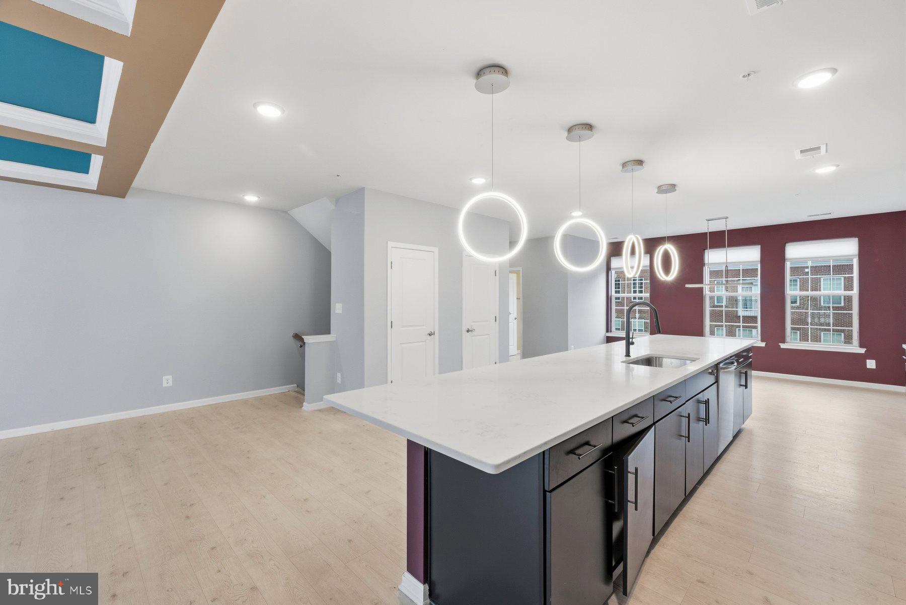 METRO POINTE - Residential