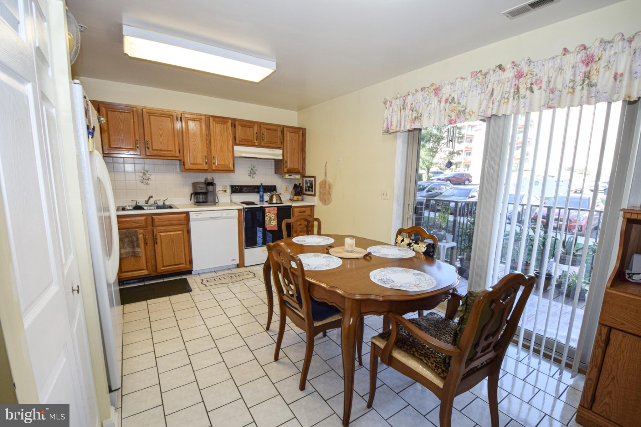 3905 DARLEIGH ROAD 1E