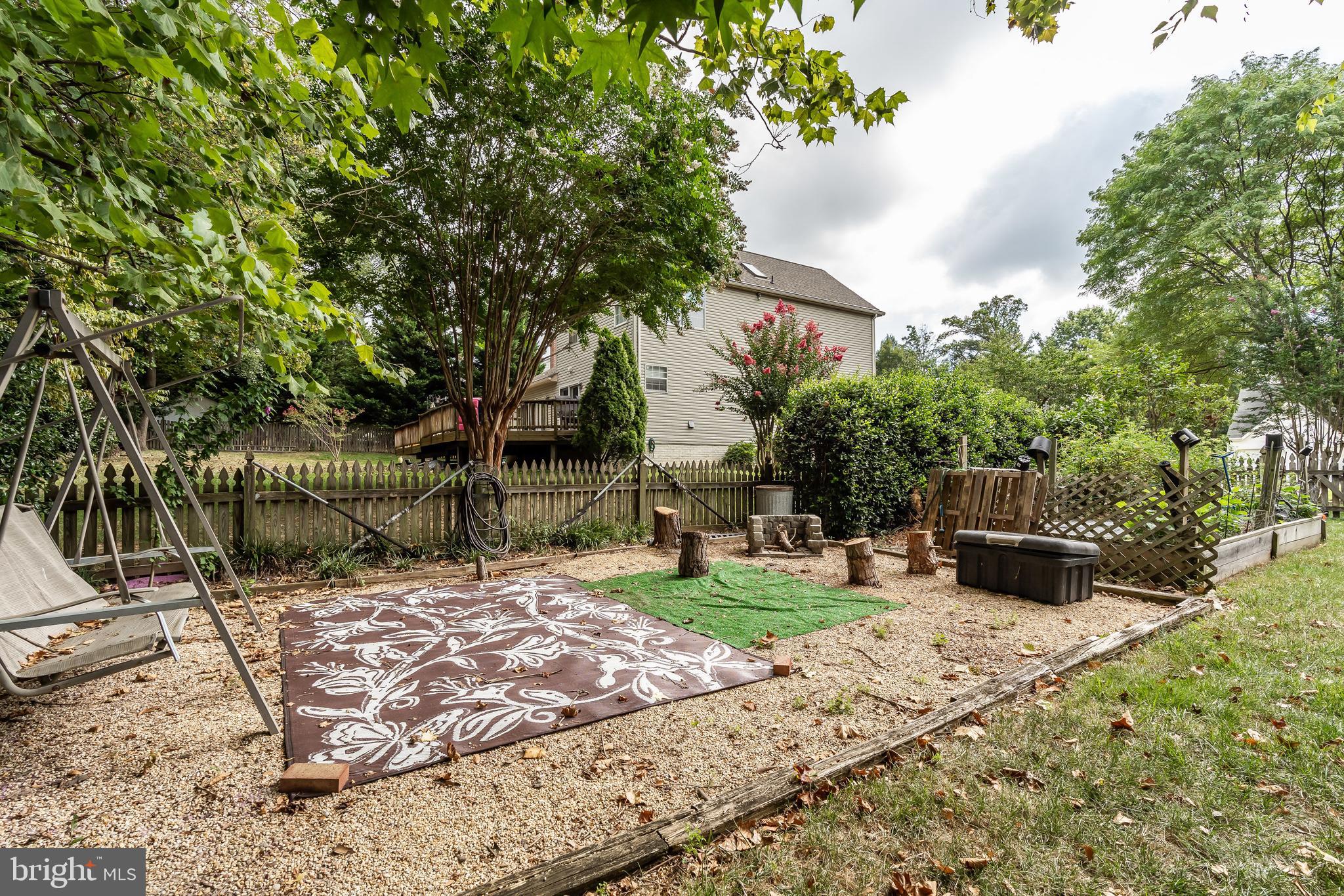 COURTS OF FOUR SEASONS - Residential