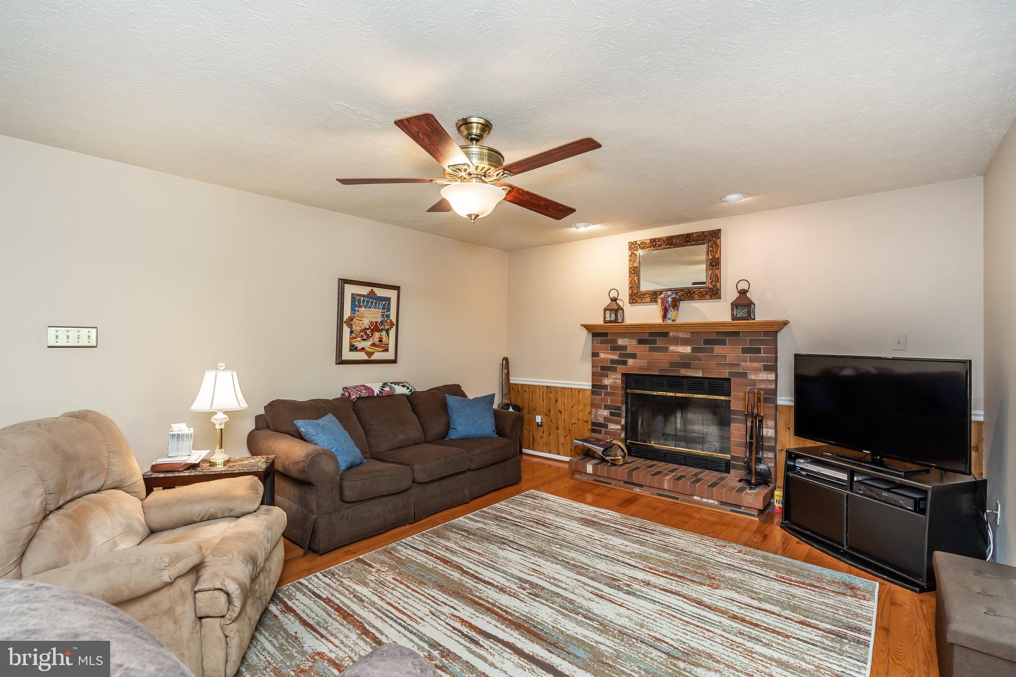 COURTS OF FOUR SEASONS - Residential