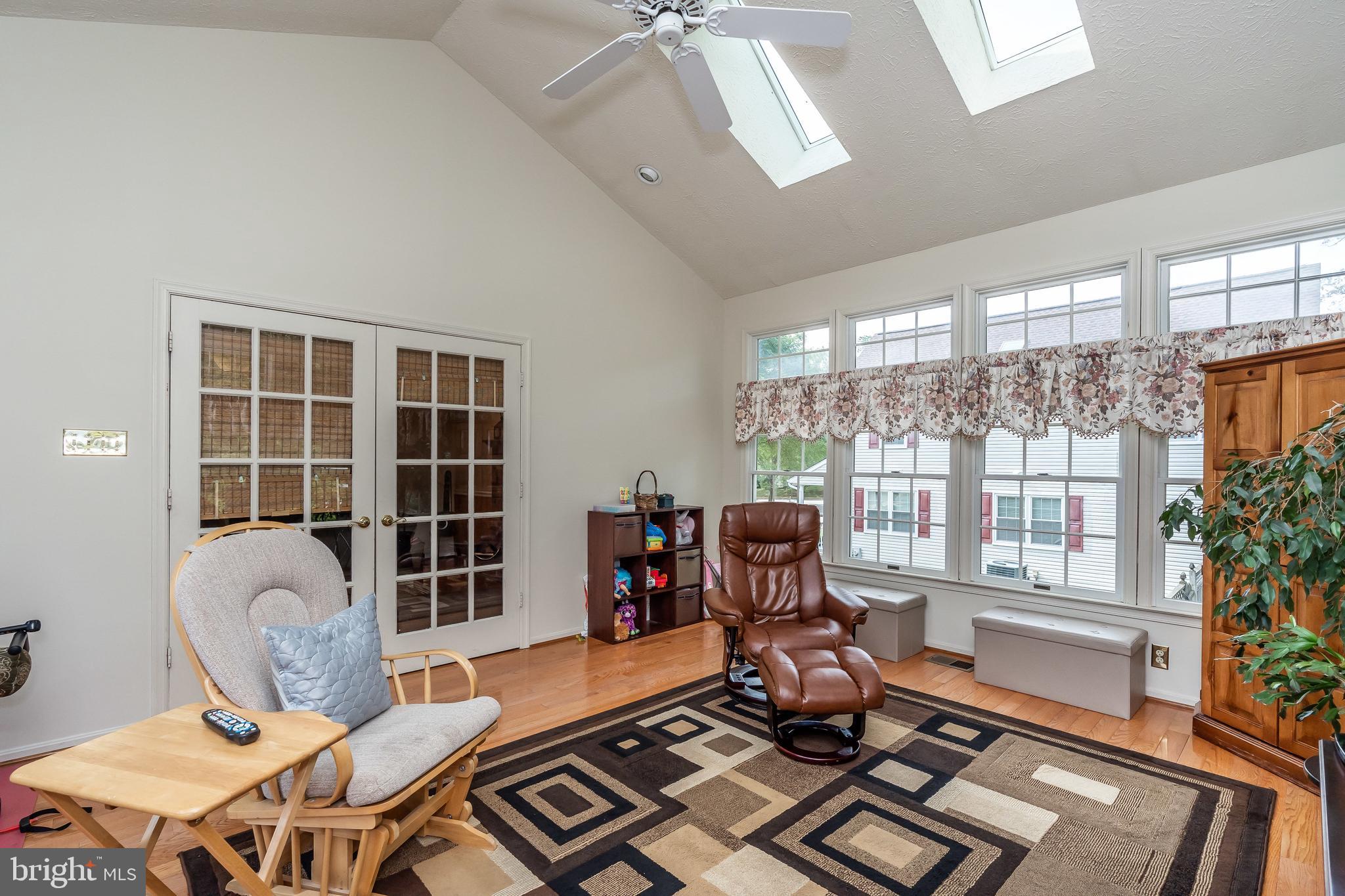 COURTS OF FOUR SEASONS - Residential