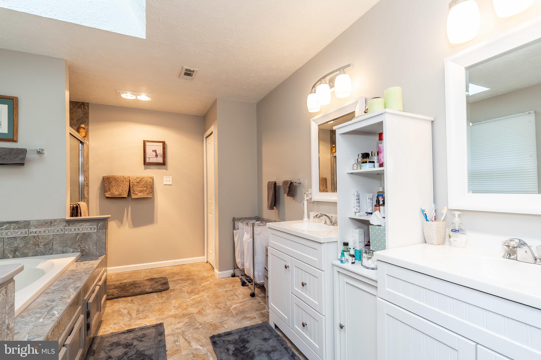 COURTS OF FOUR SEASONS - Residential