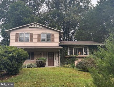 Photo of 14203 Parkvale Road, ROCKVILLE, MD 20853 (MLS # MDMC2200794)