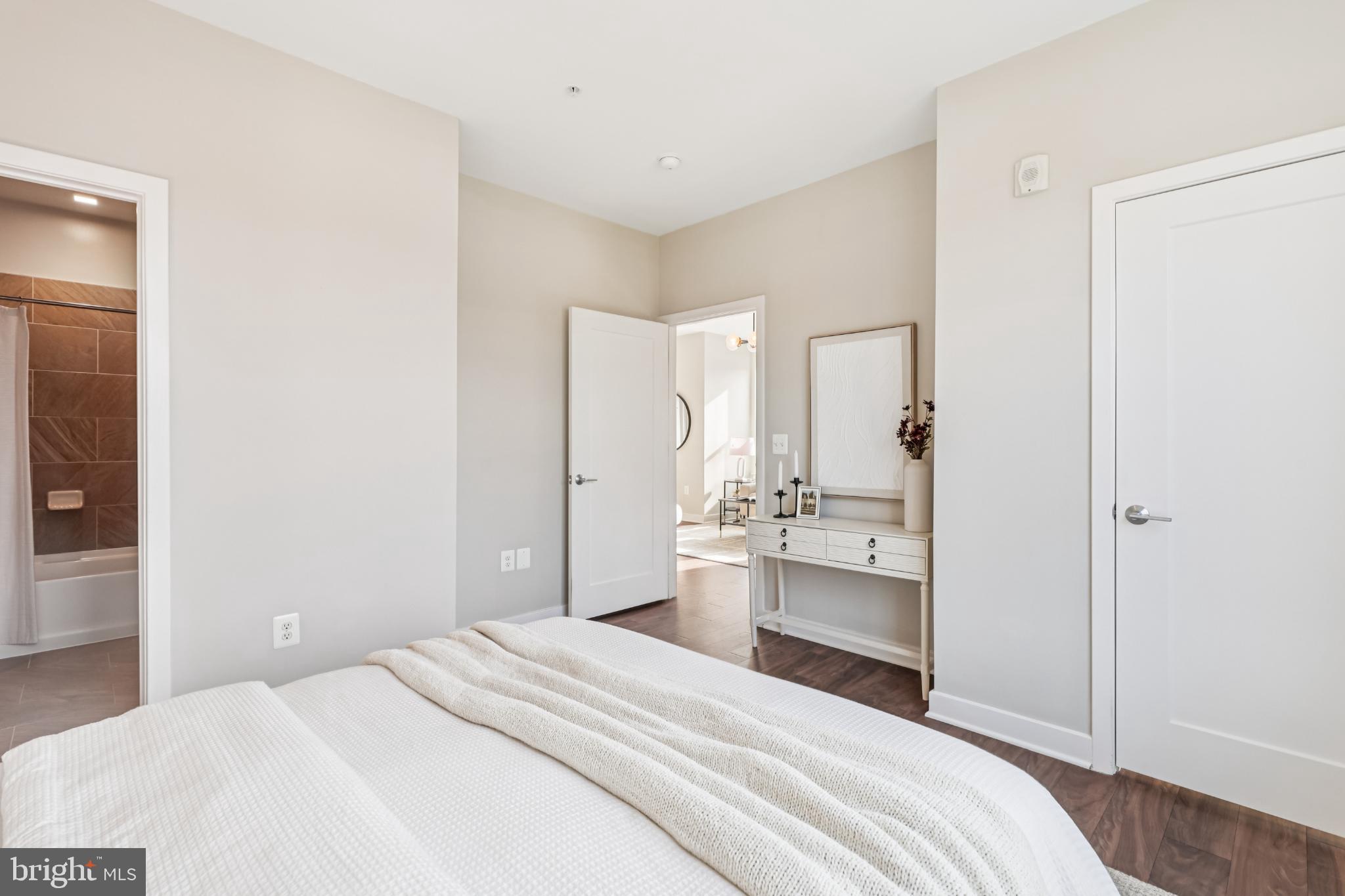 TRAFALGAR FLATS - Residential