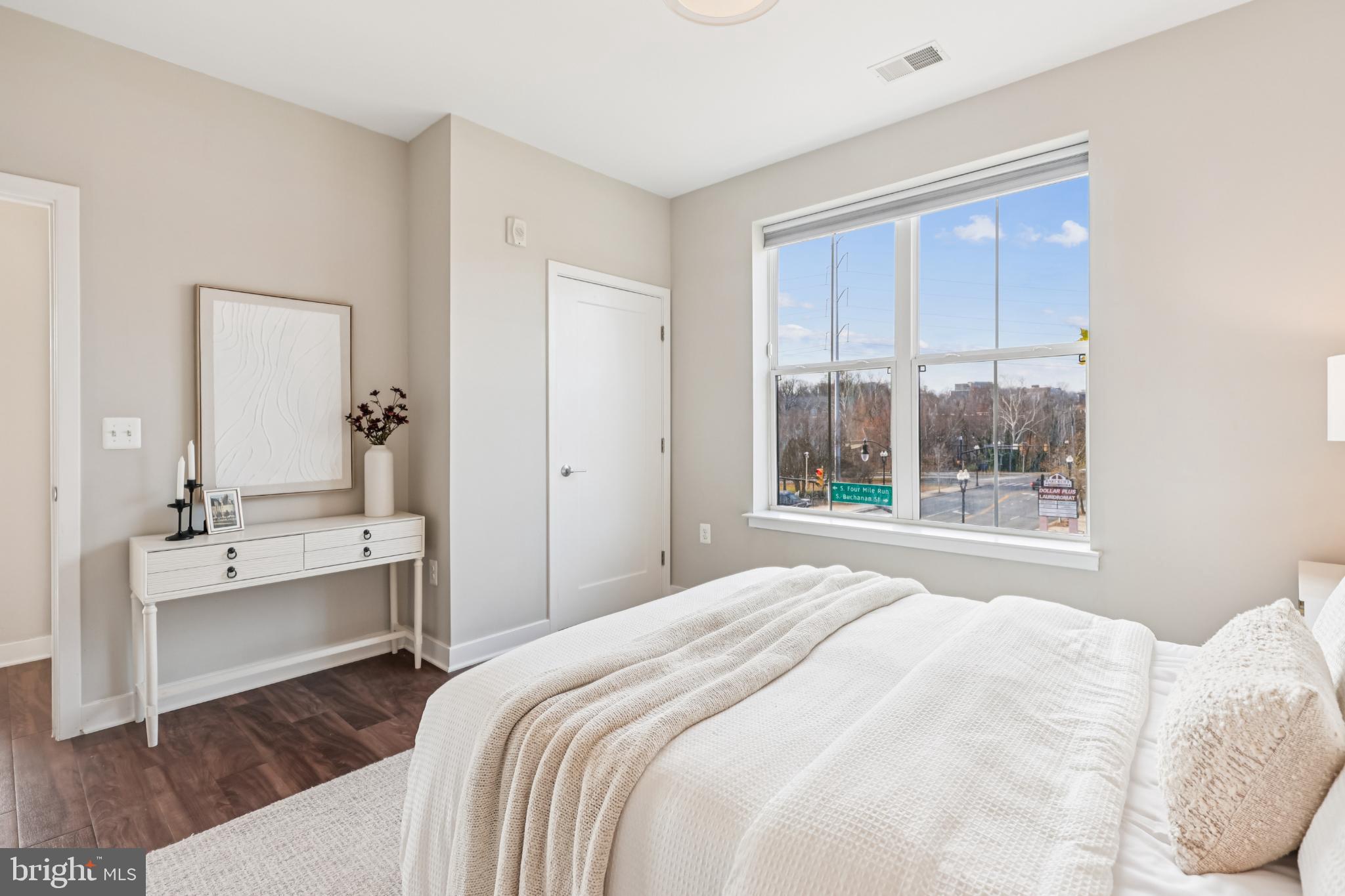 TRAFALGAR FLATS - Residential