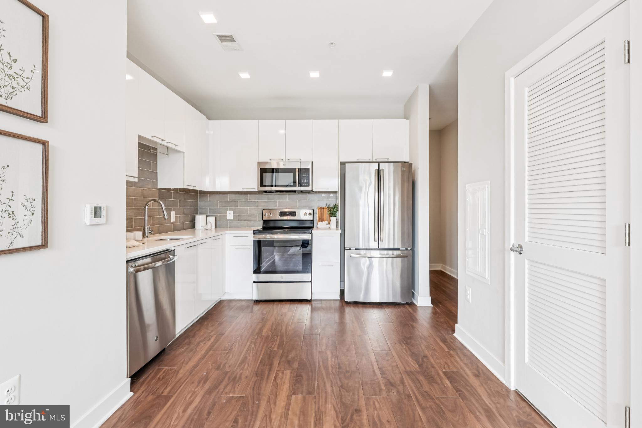 TRAFALGAR FLATS - Residential