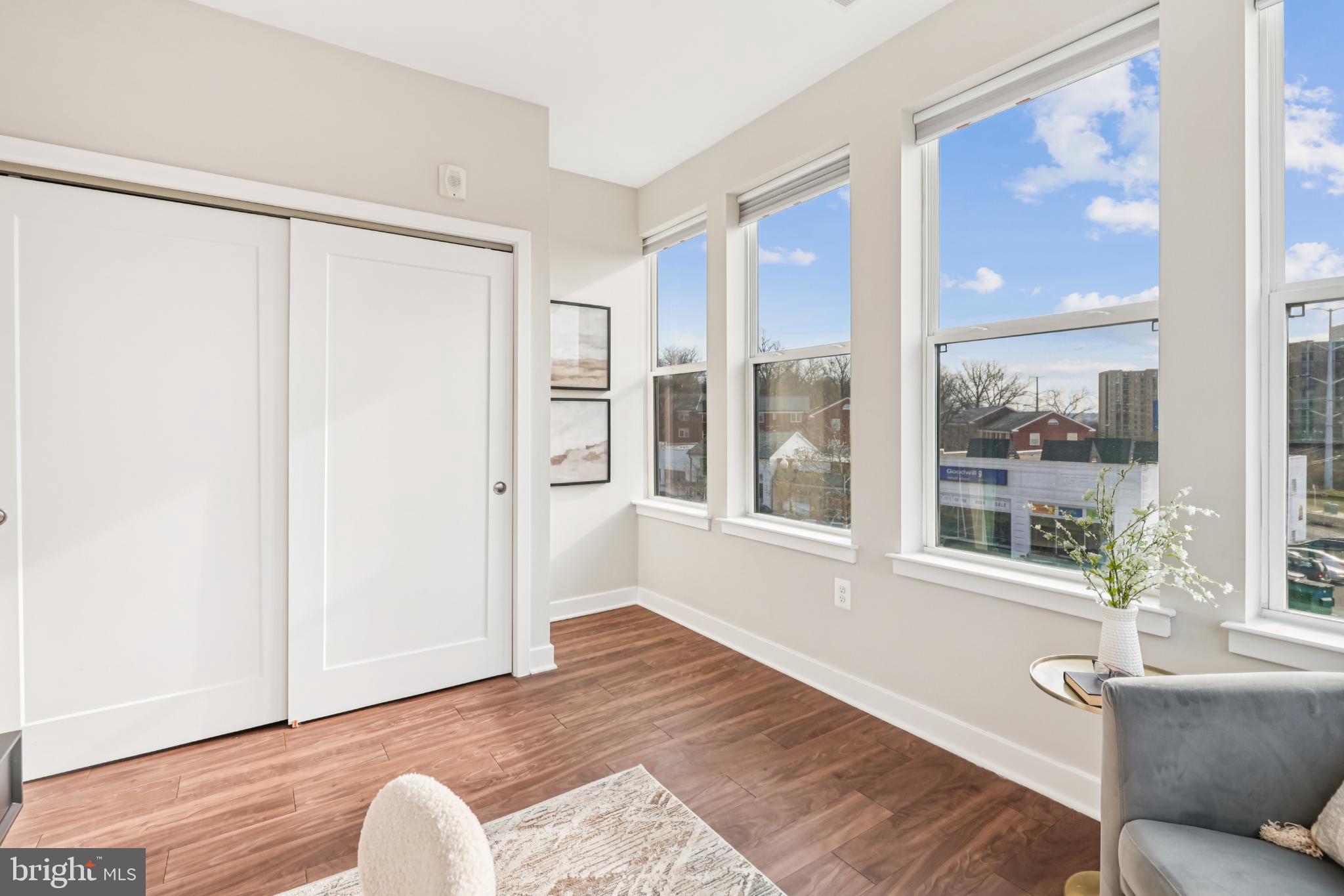 TRAFALGAR FLATS - Residential