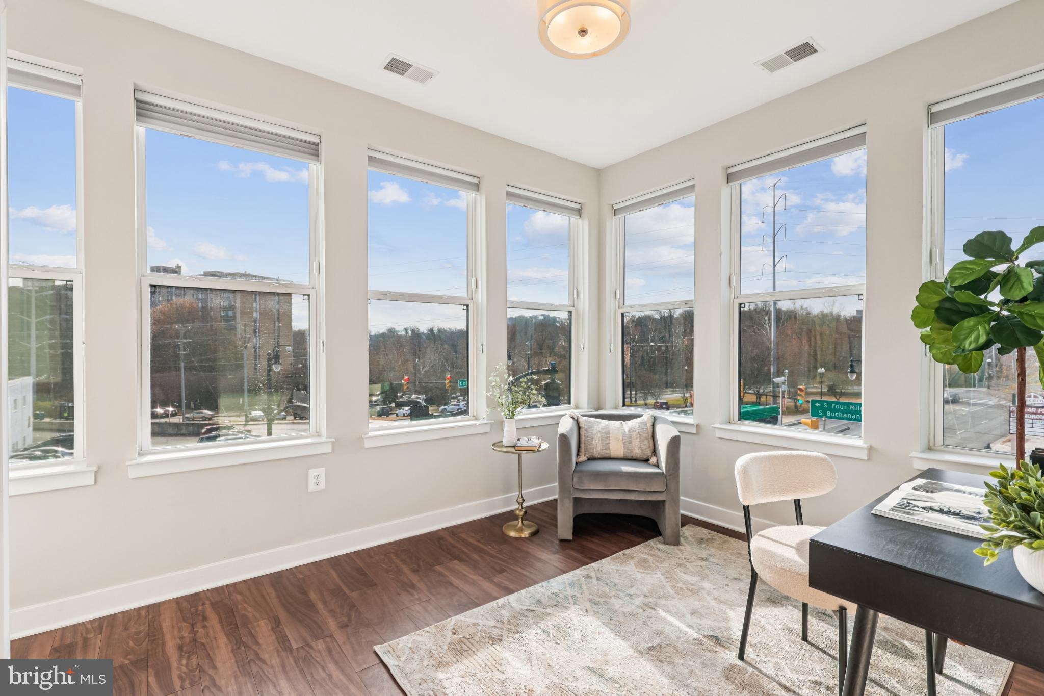 TRAFALGAR FLATS - Residential