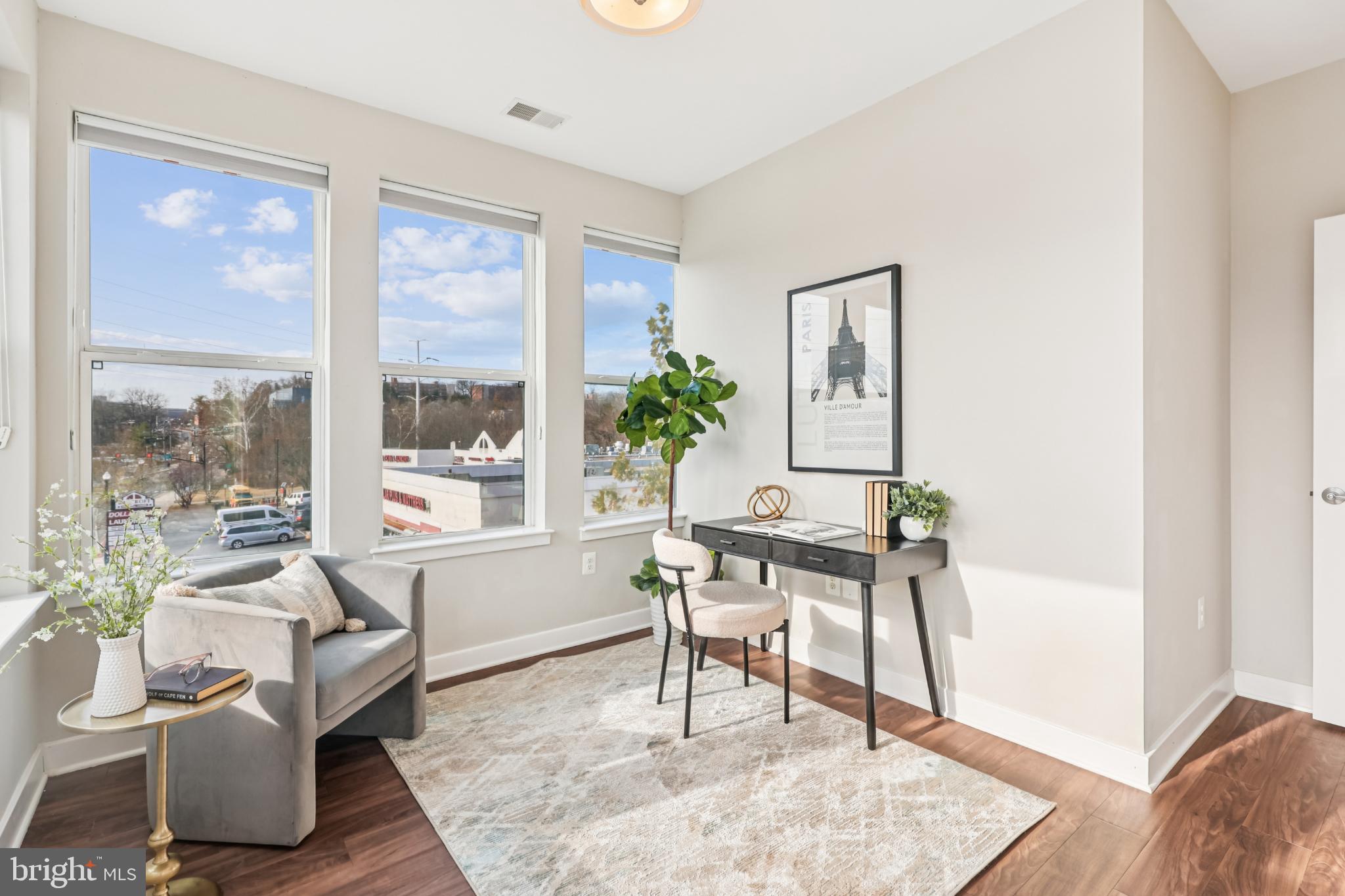 TRAFALGAR FLATS - Residential