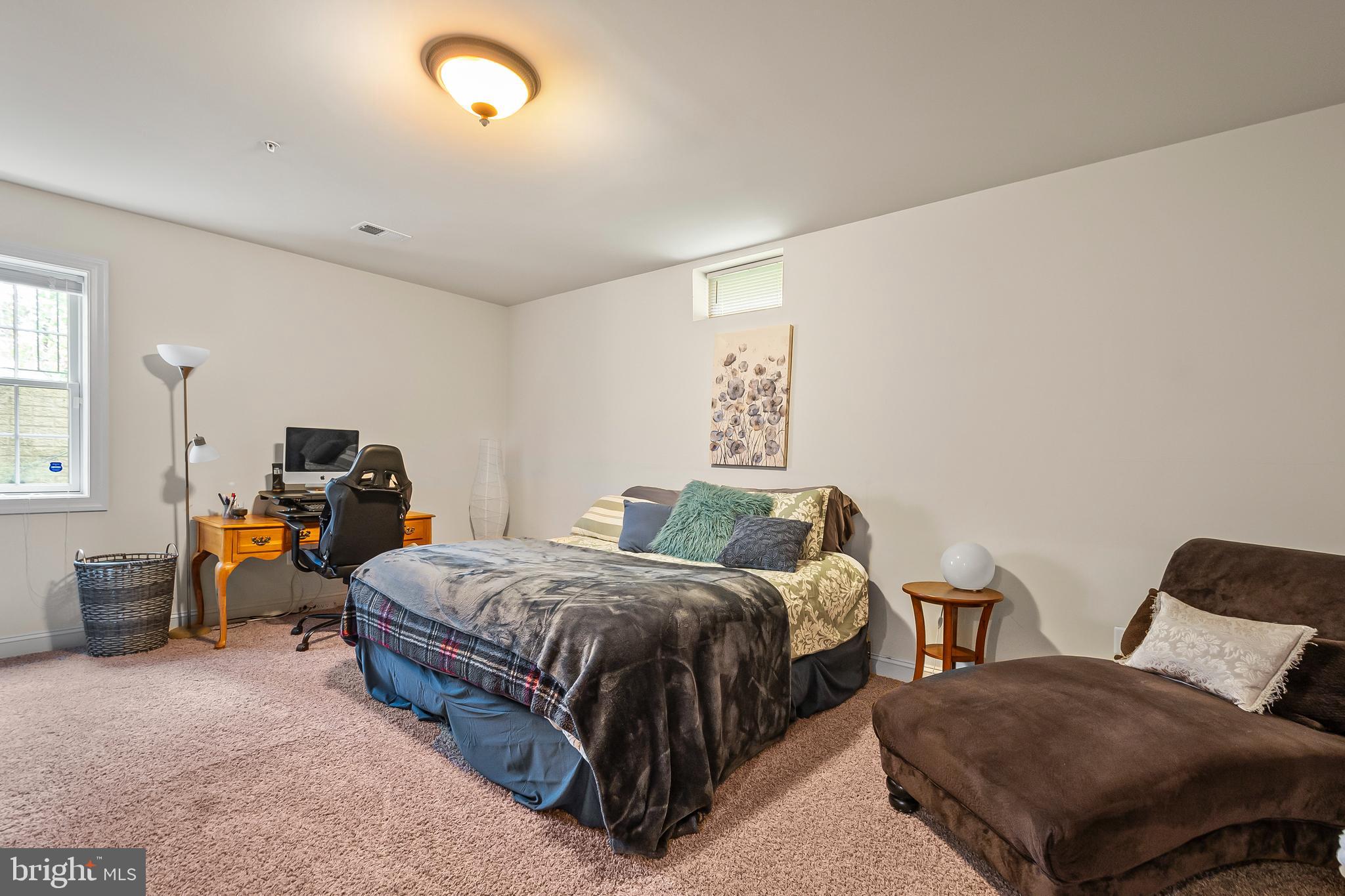 OAK CREEK - Residential