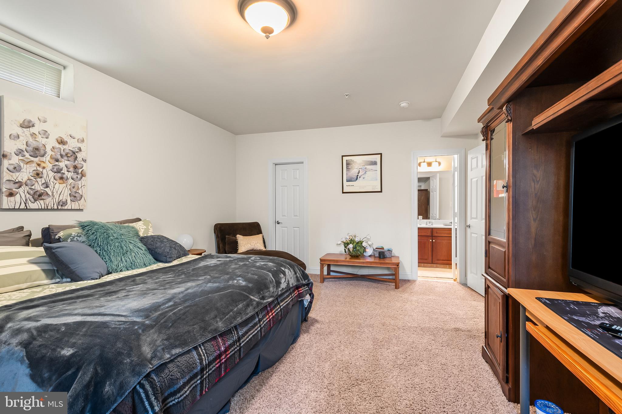 OAK CREEK - Residential