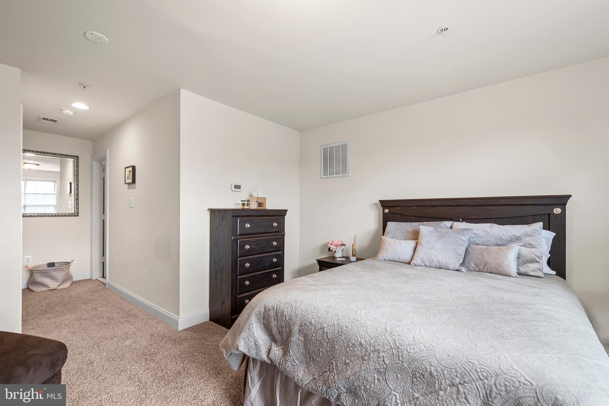 OAK CREEK - Residential