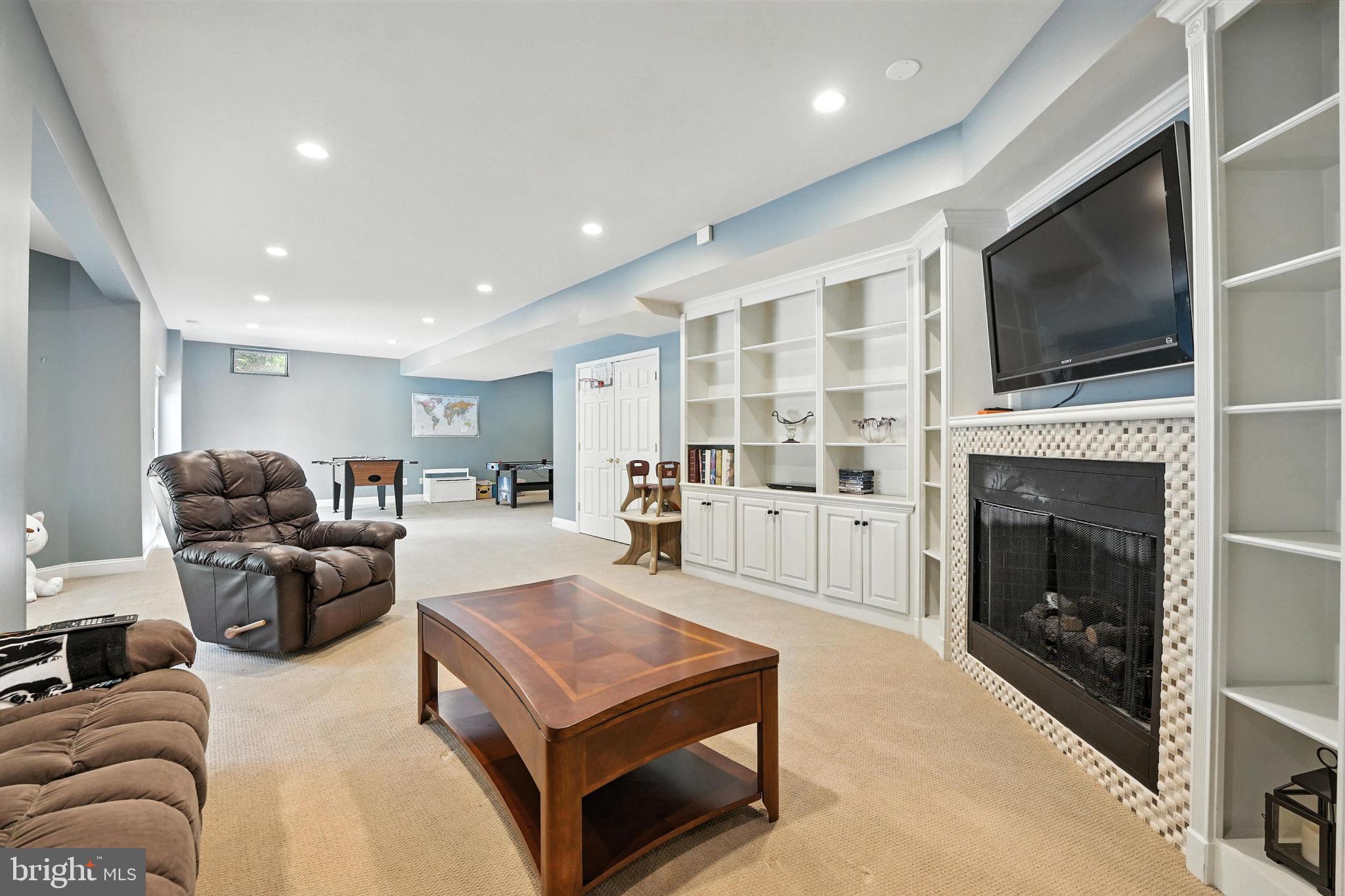 HUNTER MILL ESTATES - Residential