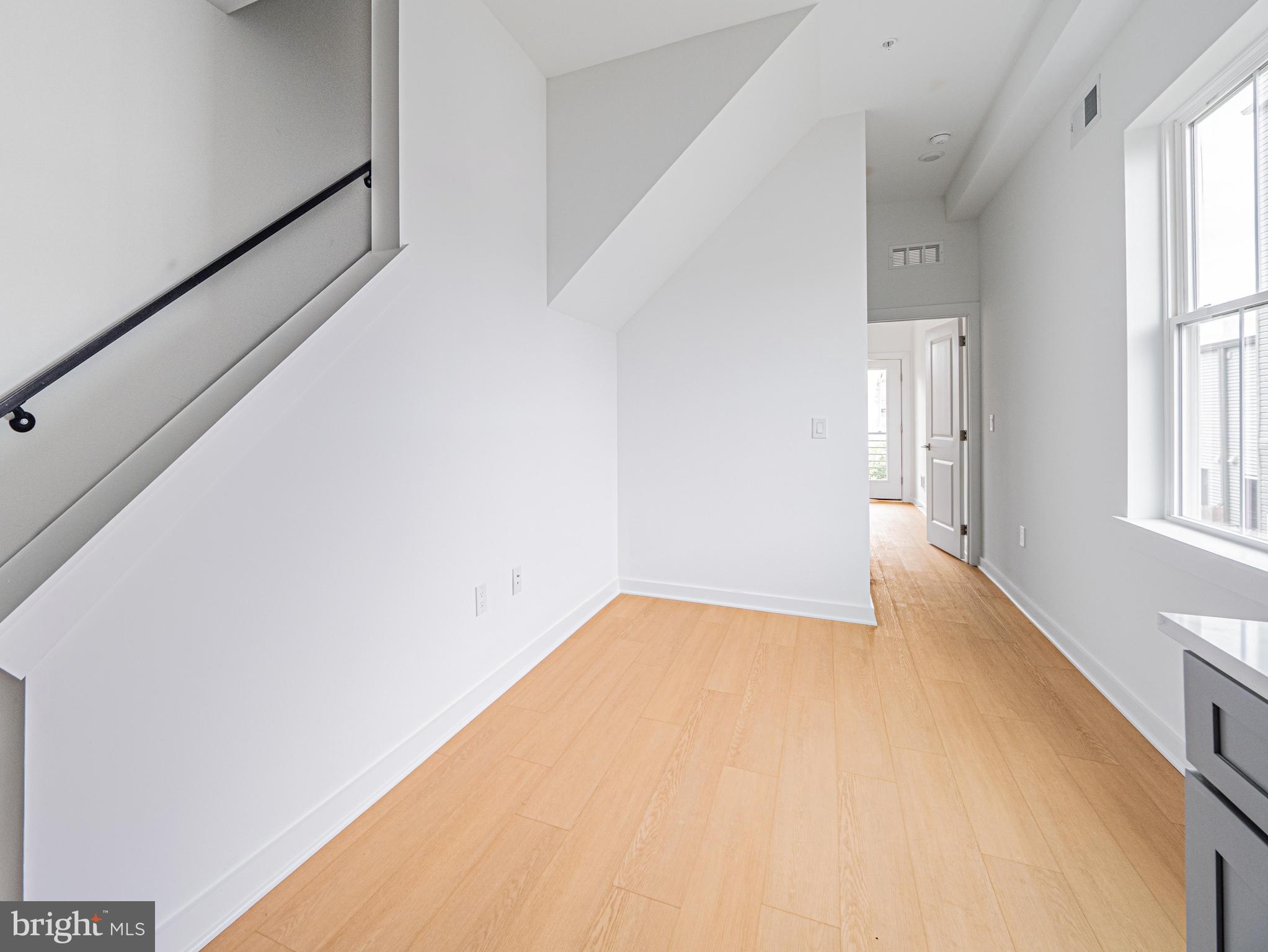 2403-2407 W THOMPSON STREET 8