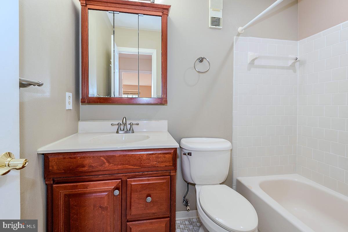 BAY HILLS TANGLEWOOD - Residential