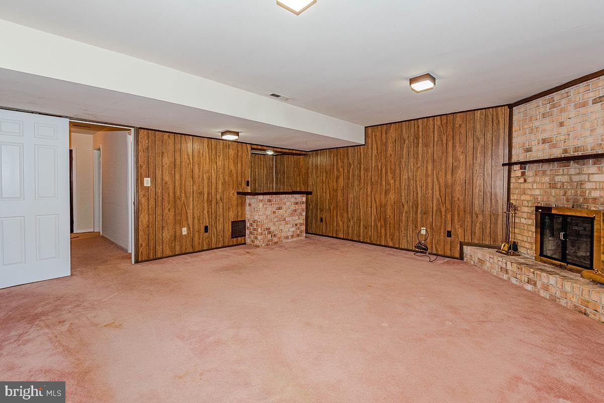 BAY HILLS TANGLEWOOD - Residential