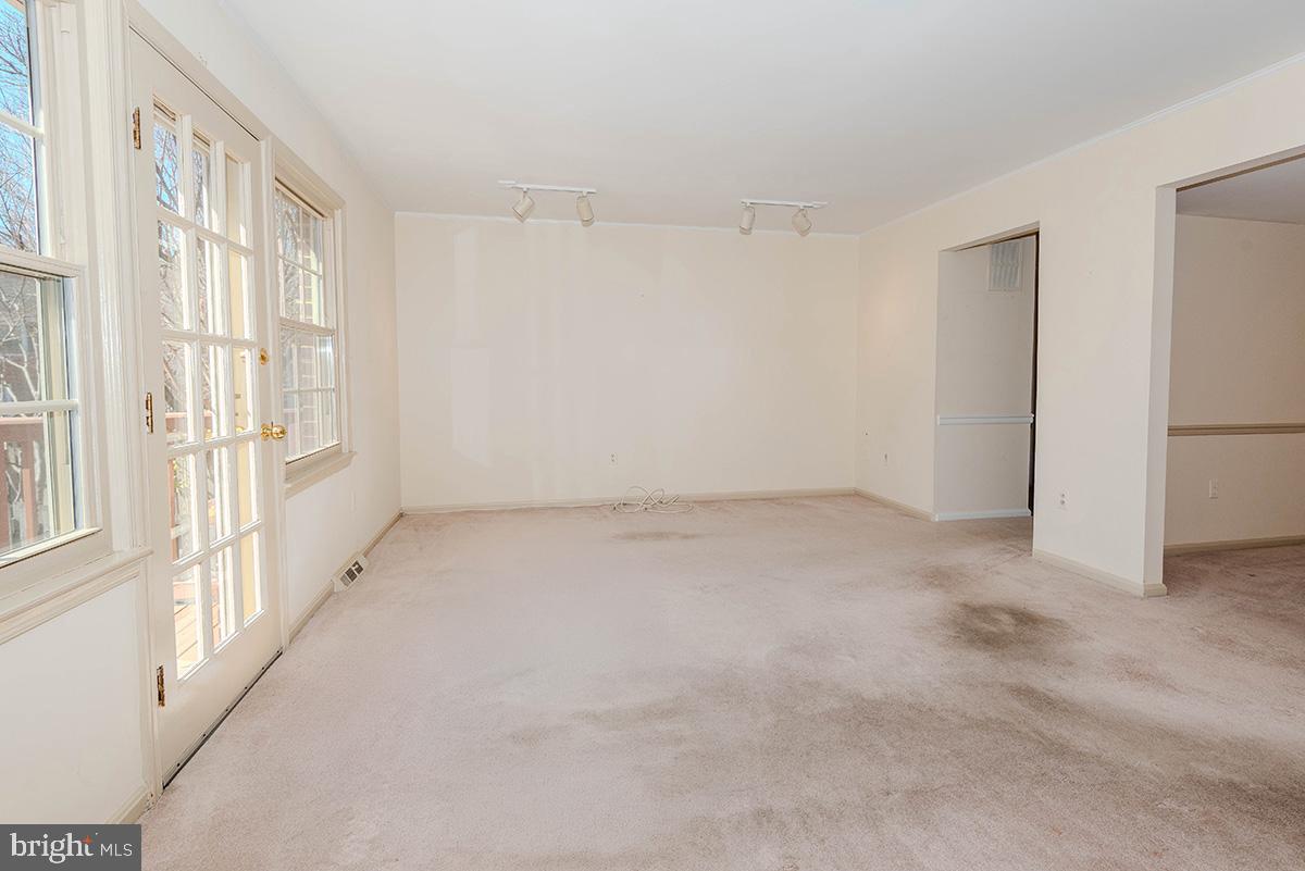 BAY HILLS TANGLEWOOD - Residential