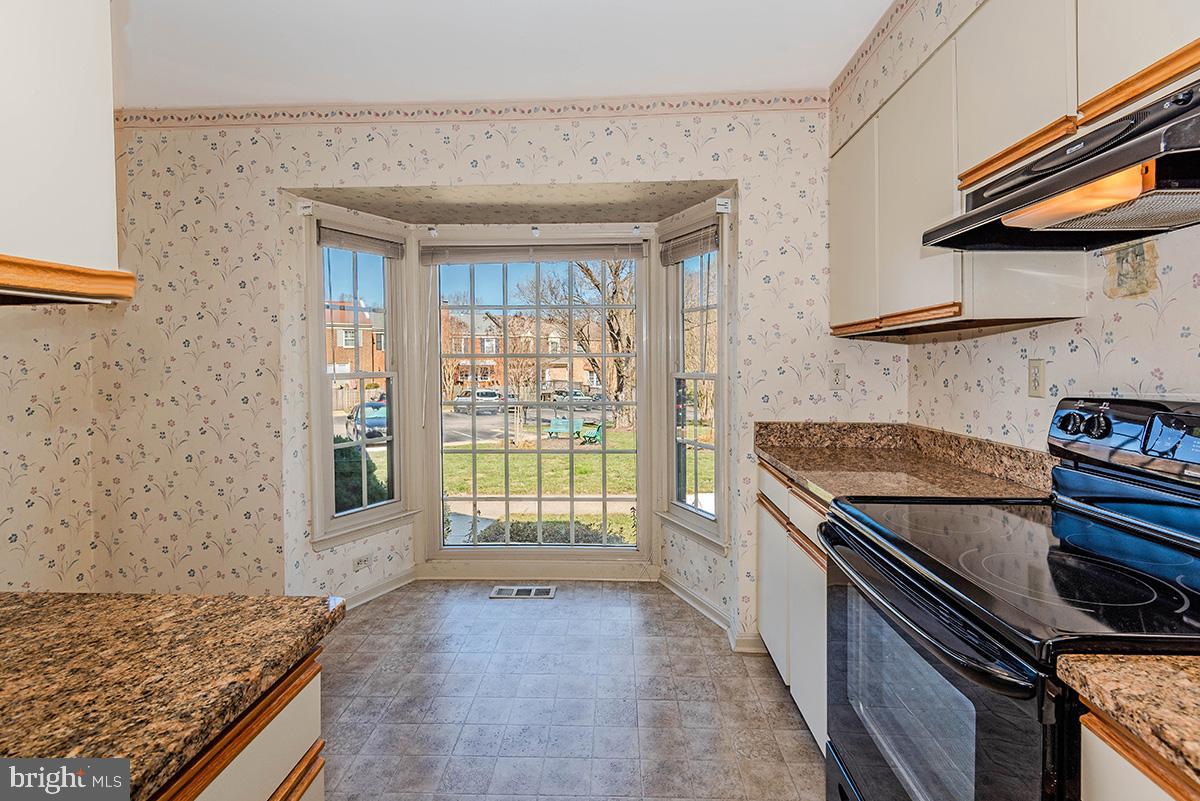 BAY HILLS TANGLEWOOD - Residential