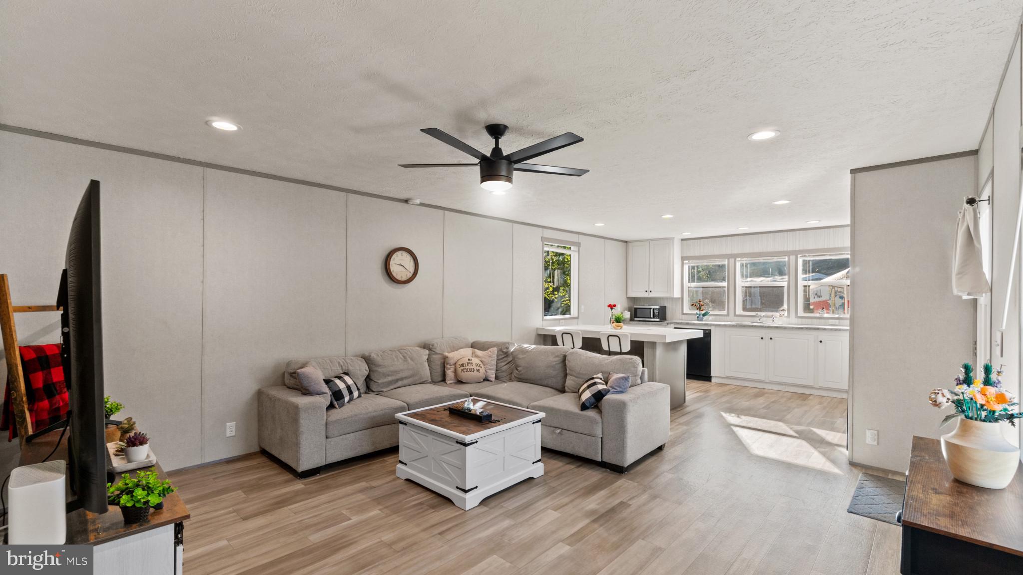 1806 SANDEE CT.