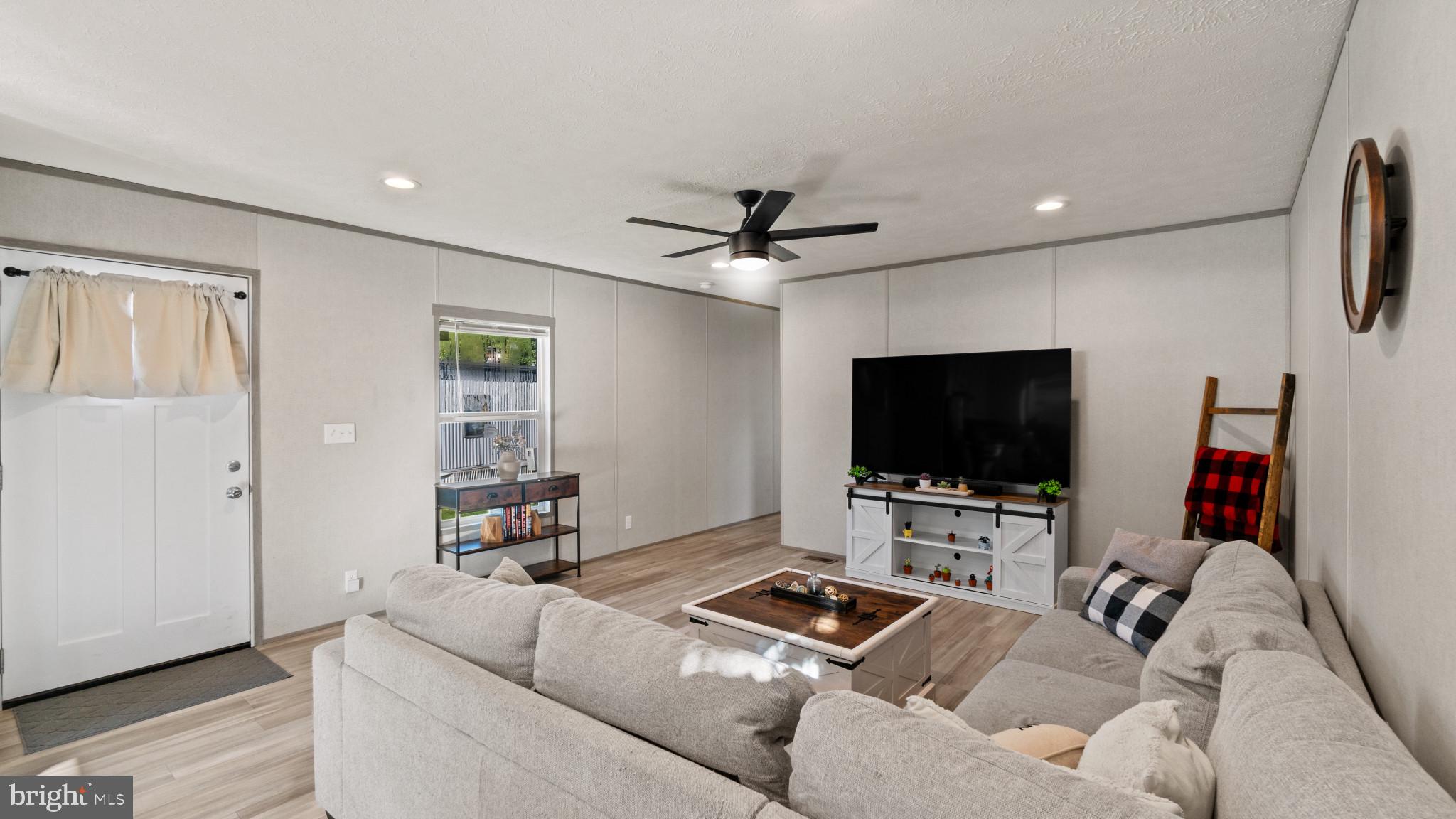 1806 SANDEE CT.
