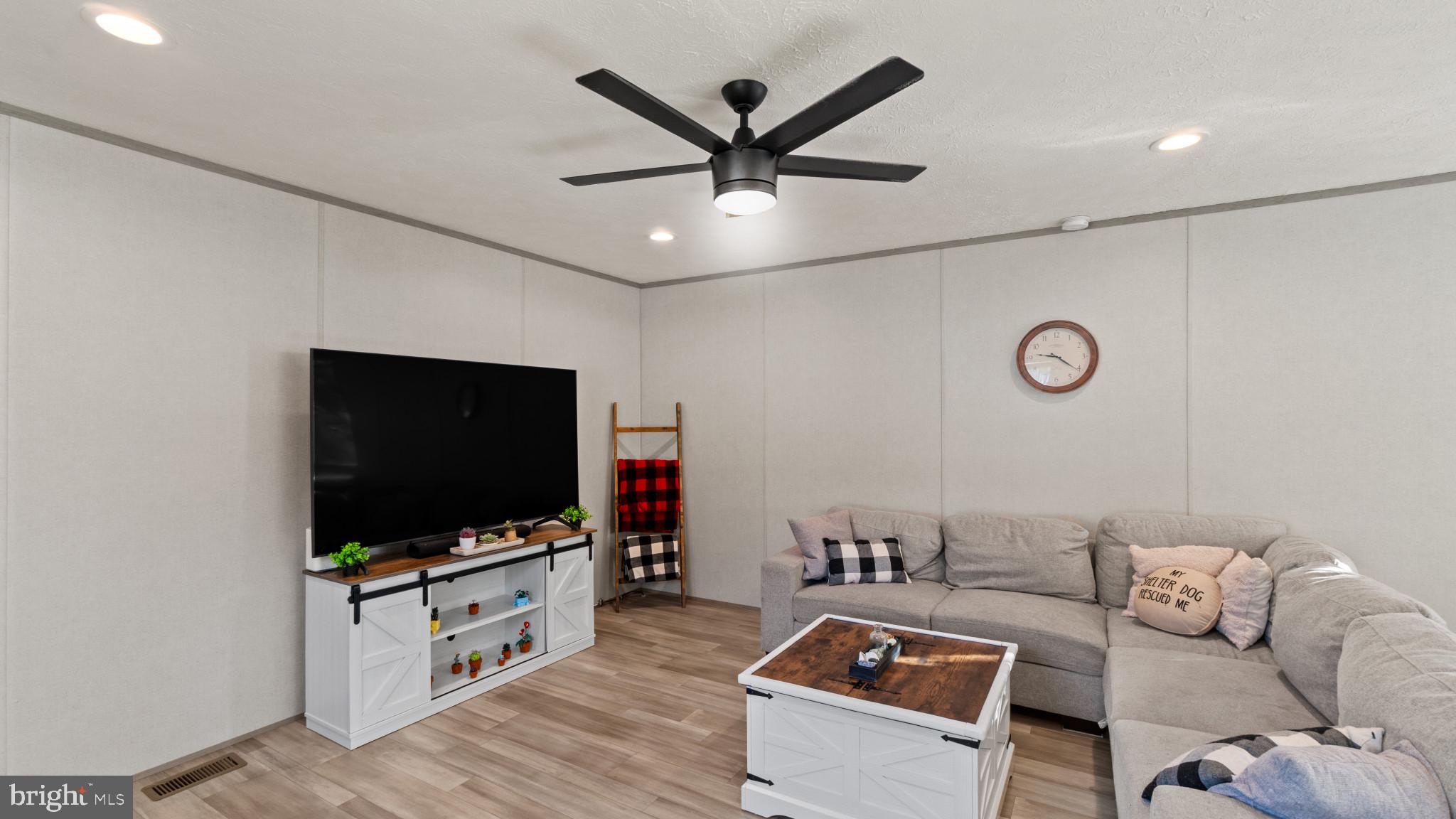 1806 SANDEE CT.
