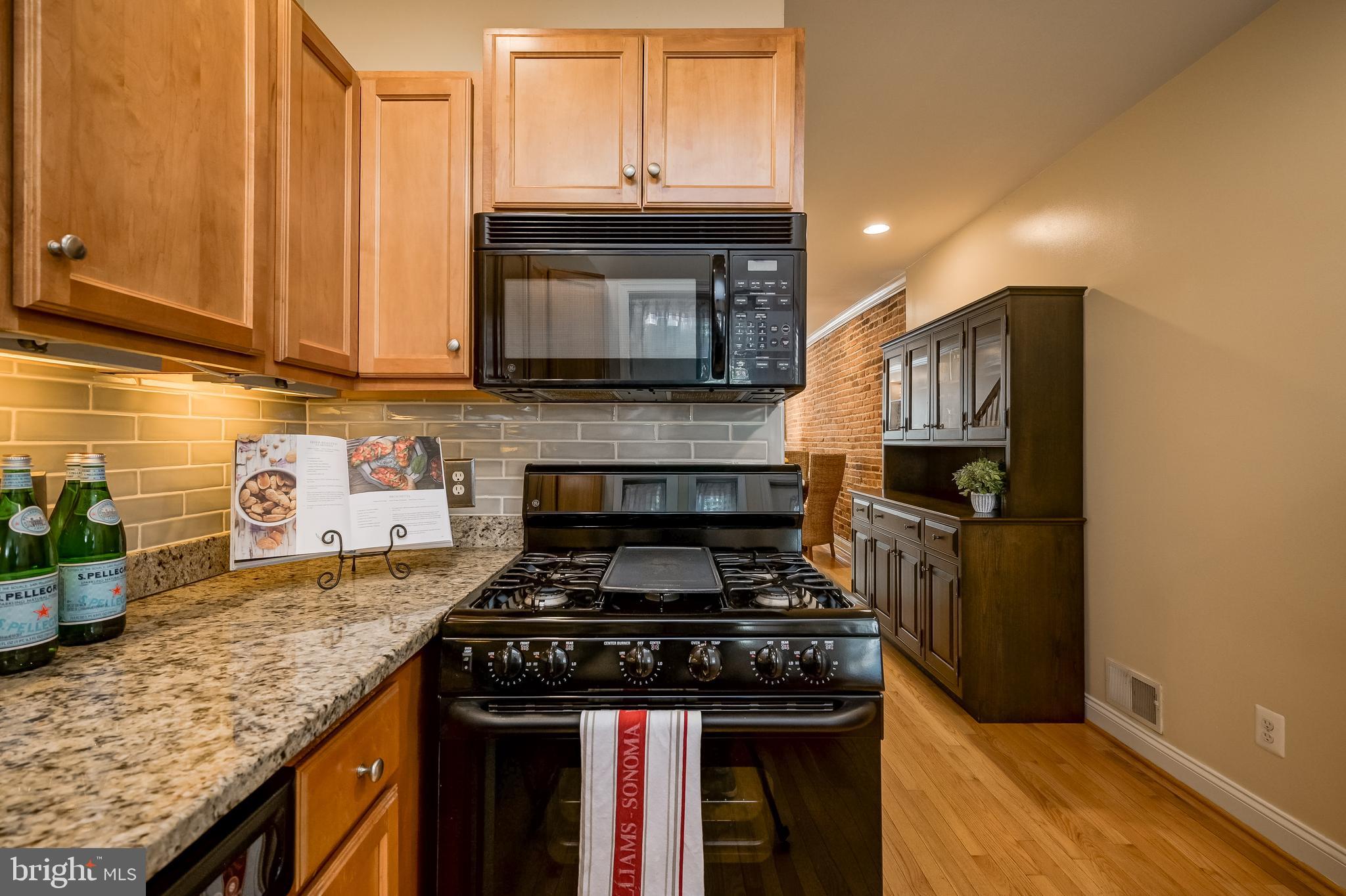 LOCUST POINT - Residential