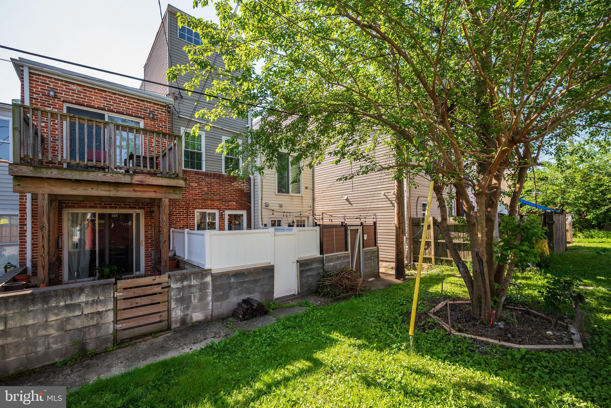 LOCUST POINT - Residential