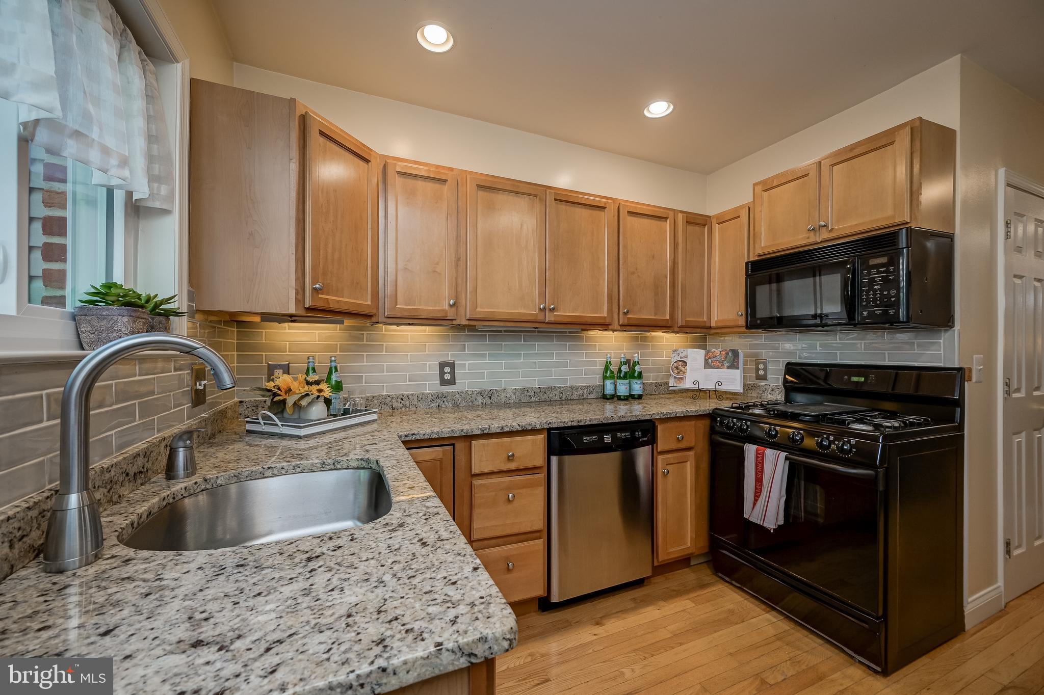 LOCUST POINT - Residential