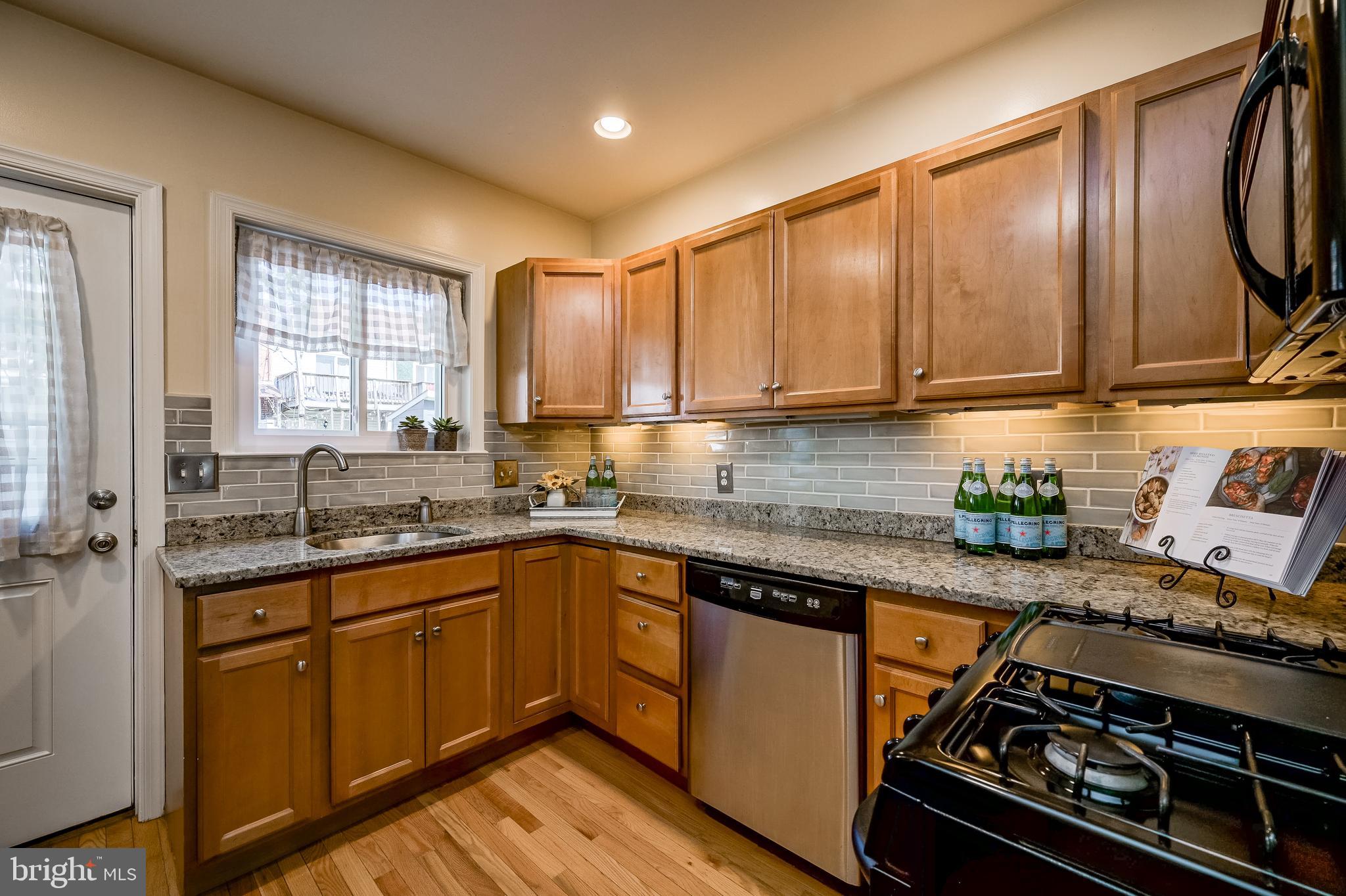 LOCUST POINT - Residential