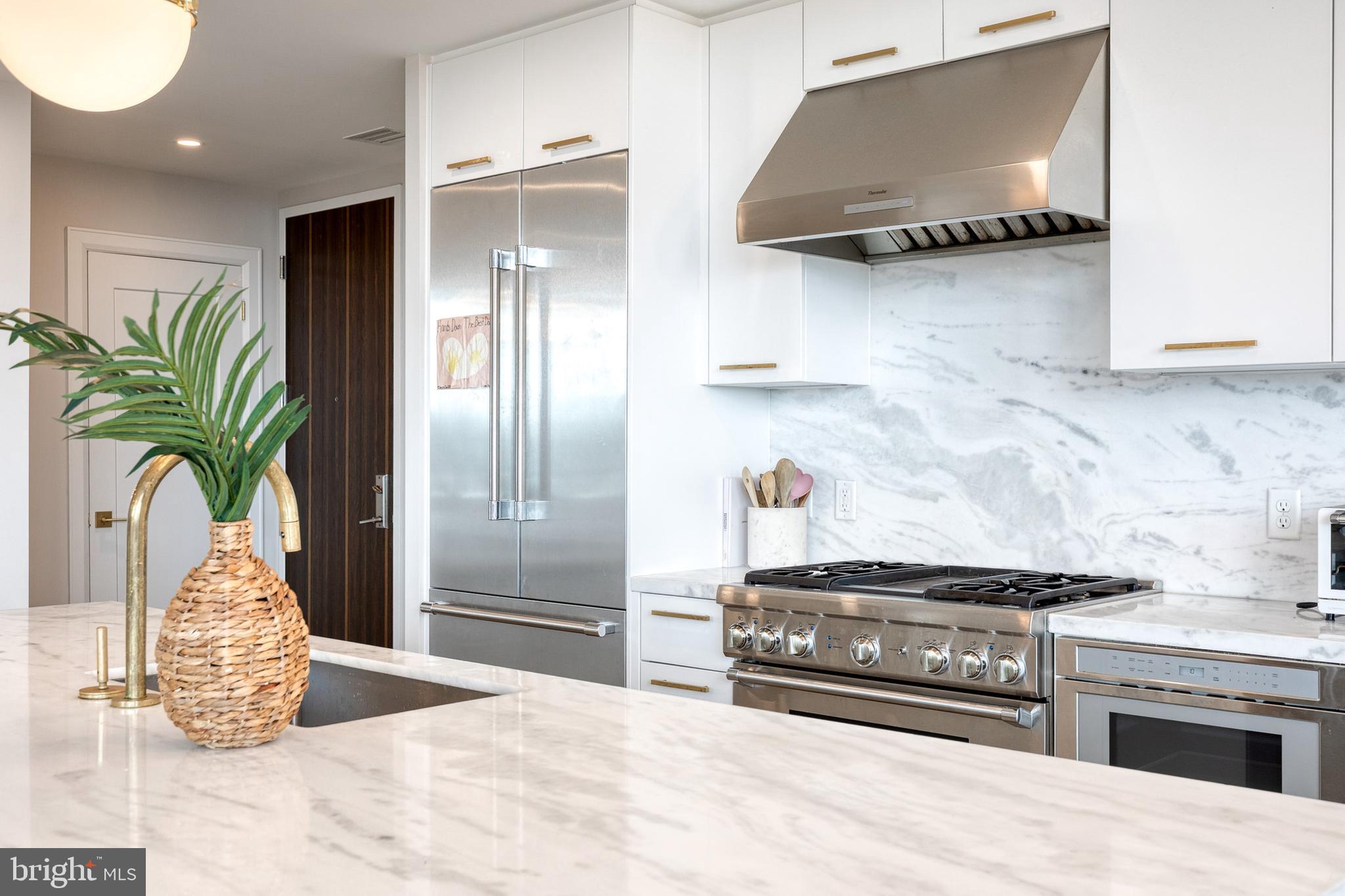 HARBOR EAST - Residential