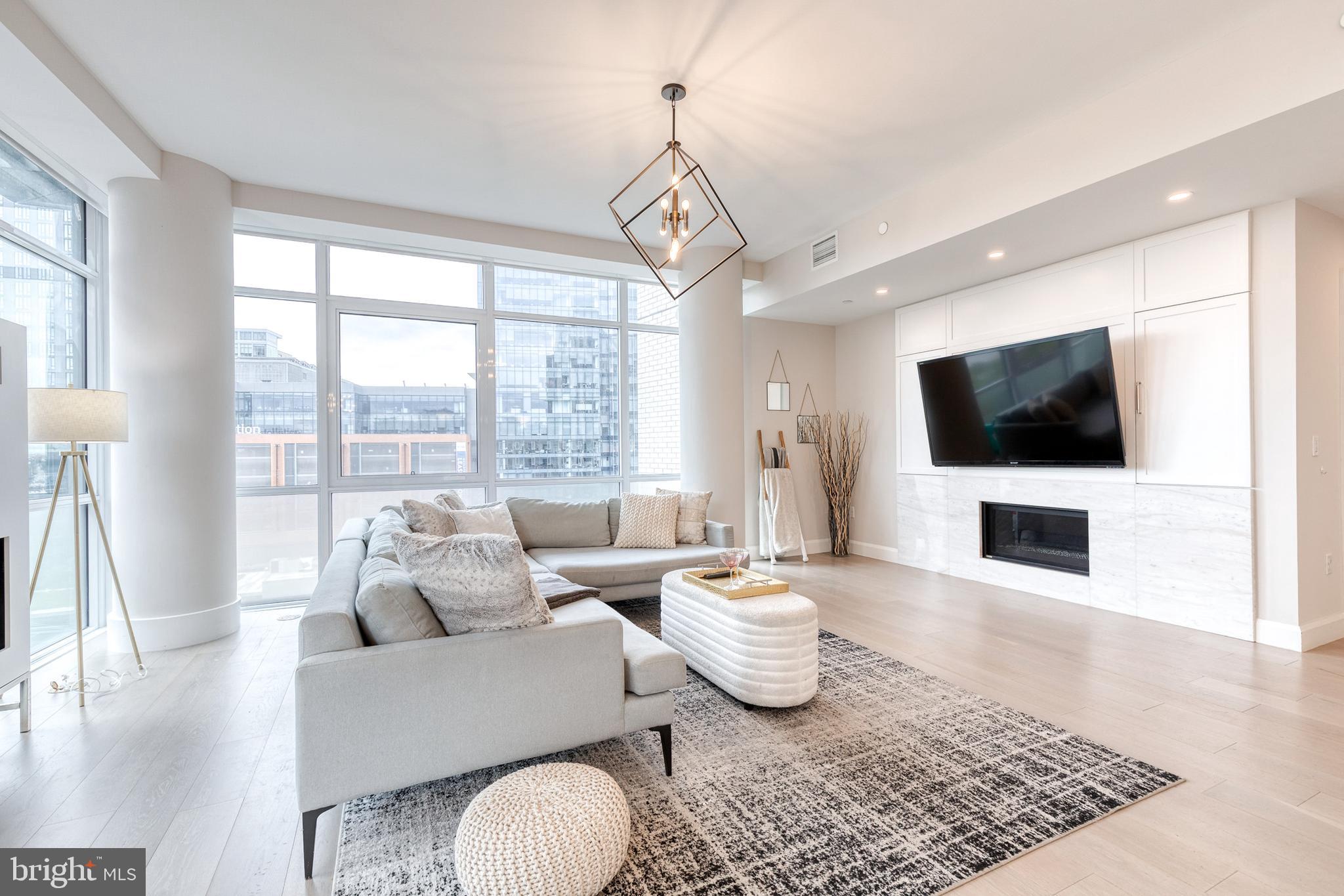 HARBOR EAST - Residential