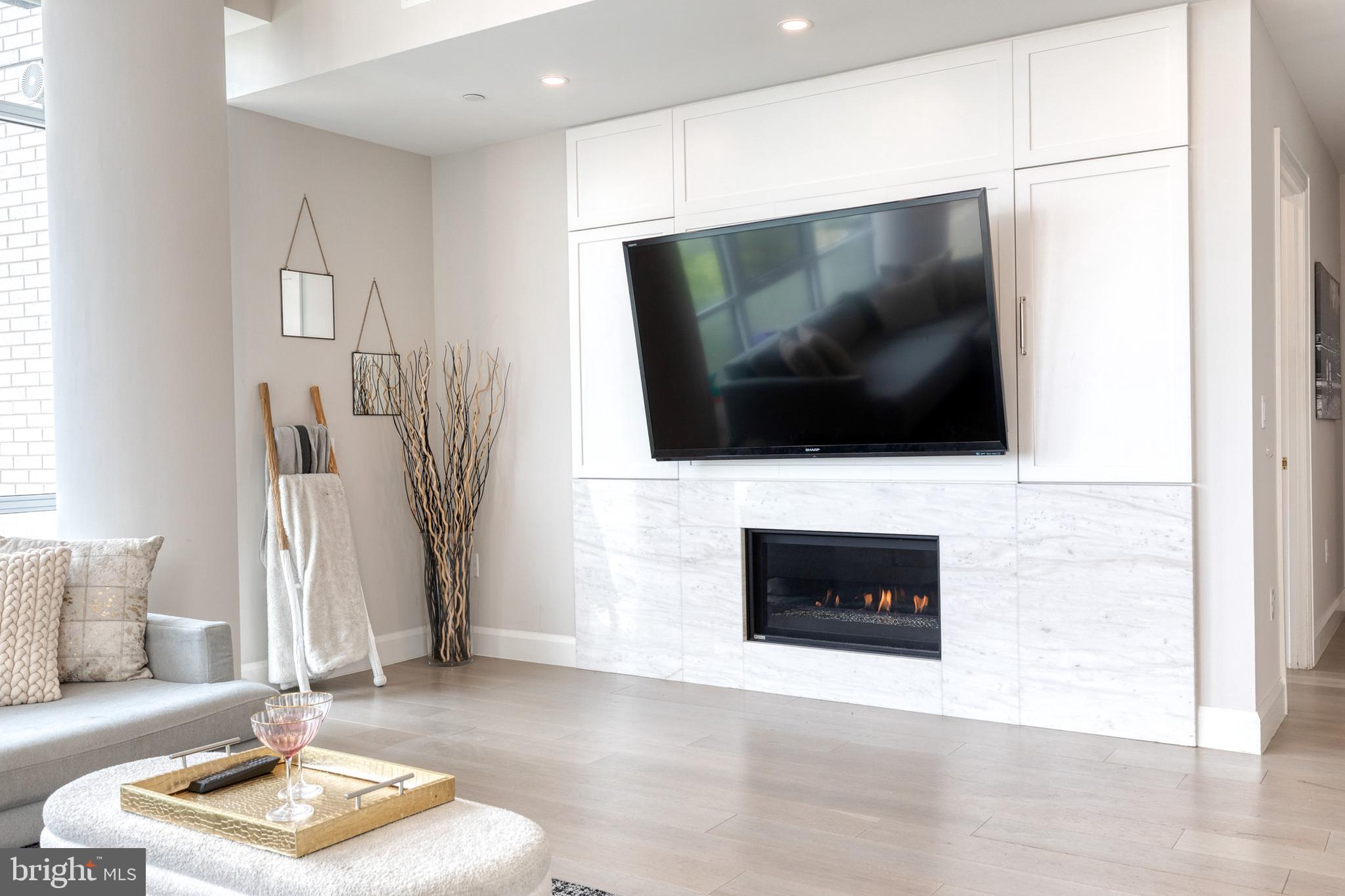 HARBOR EAST - Residential