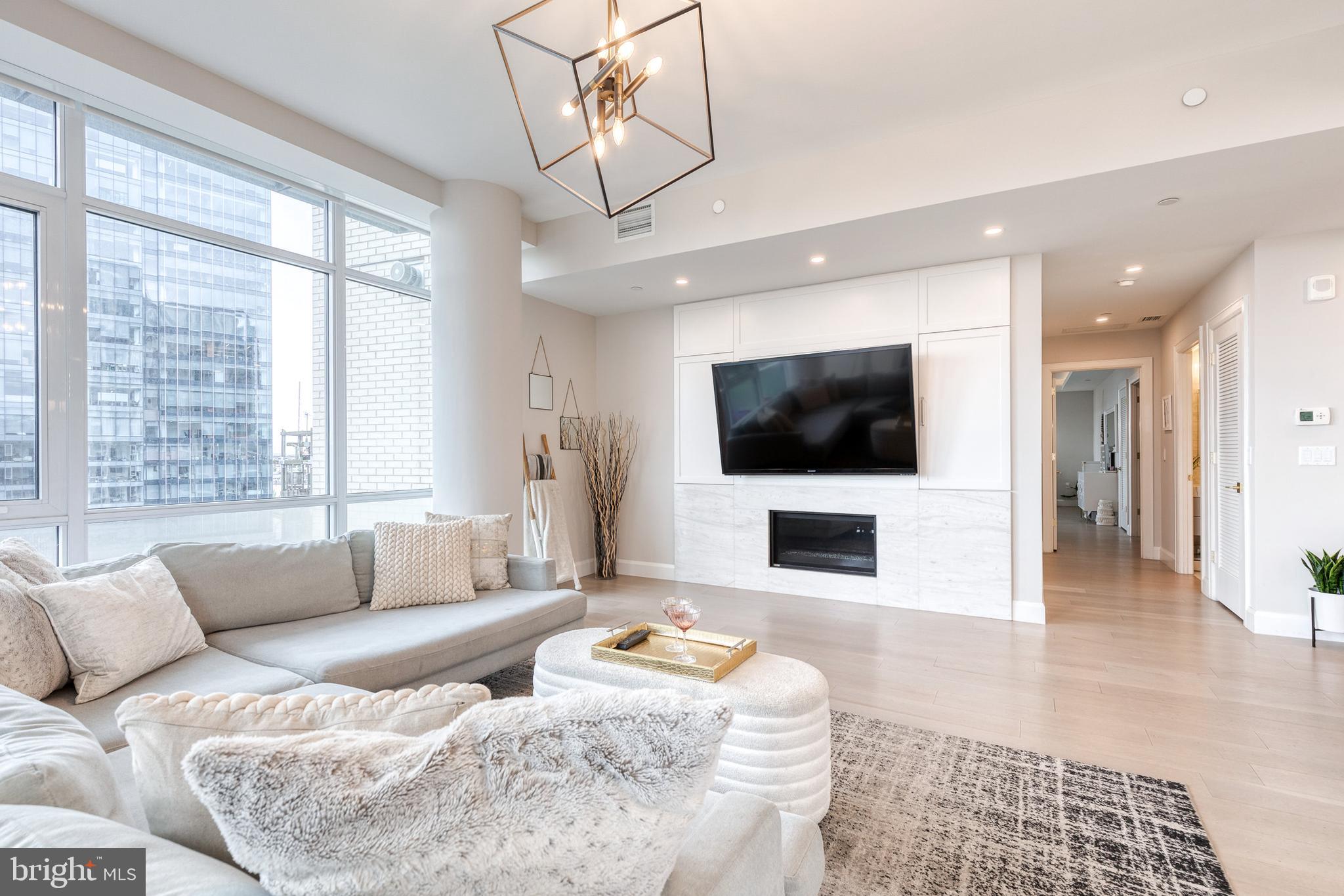 HARBOR EAST - Residential