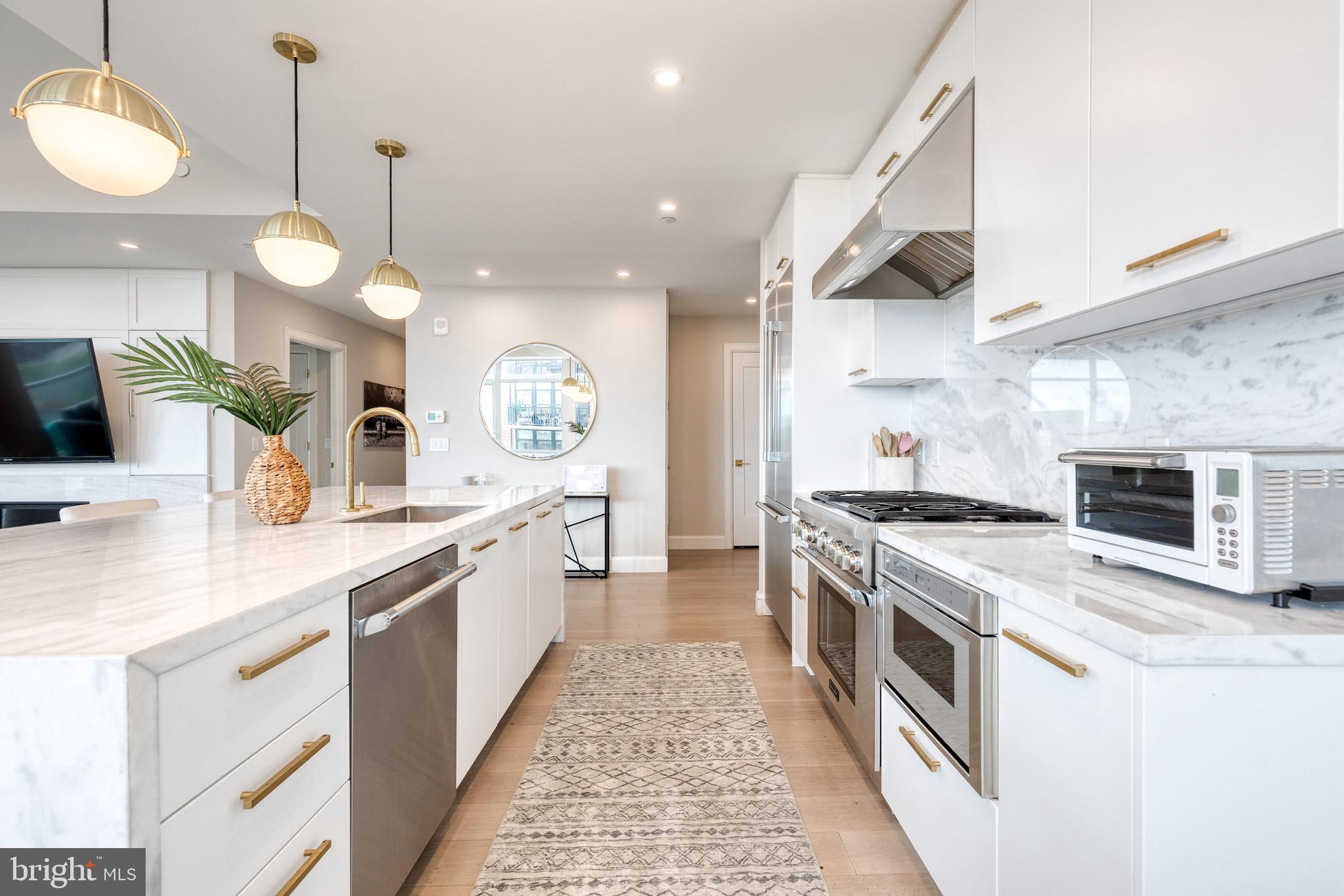 HARBOR EAST - Residential