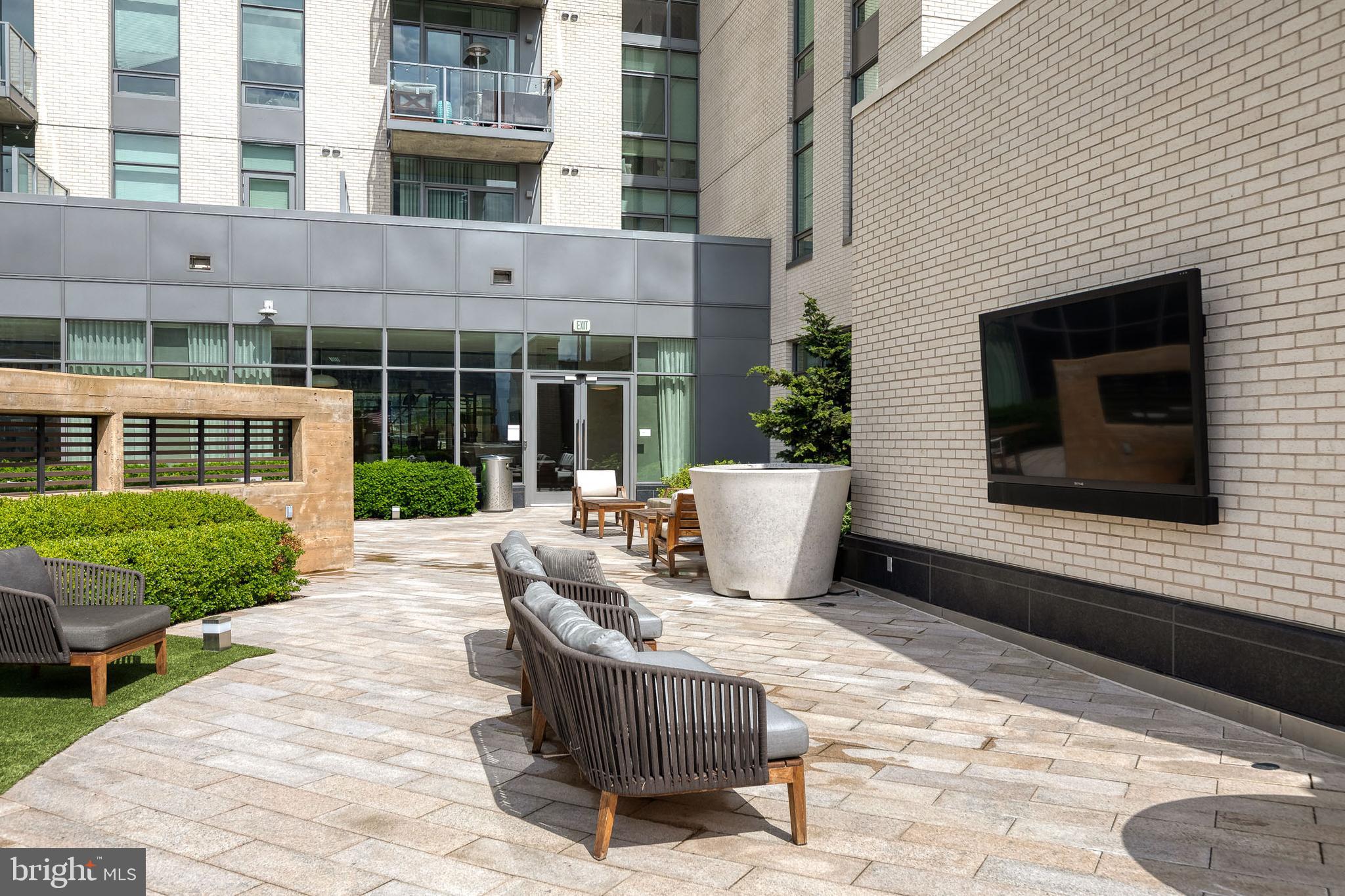 HARBOR EAST - Residential