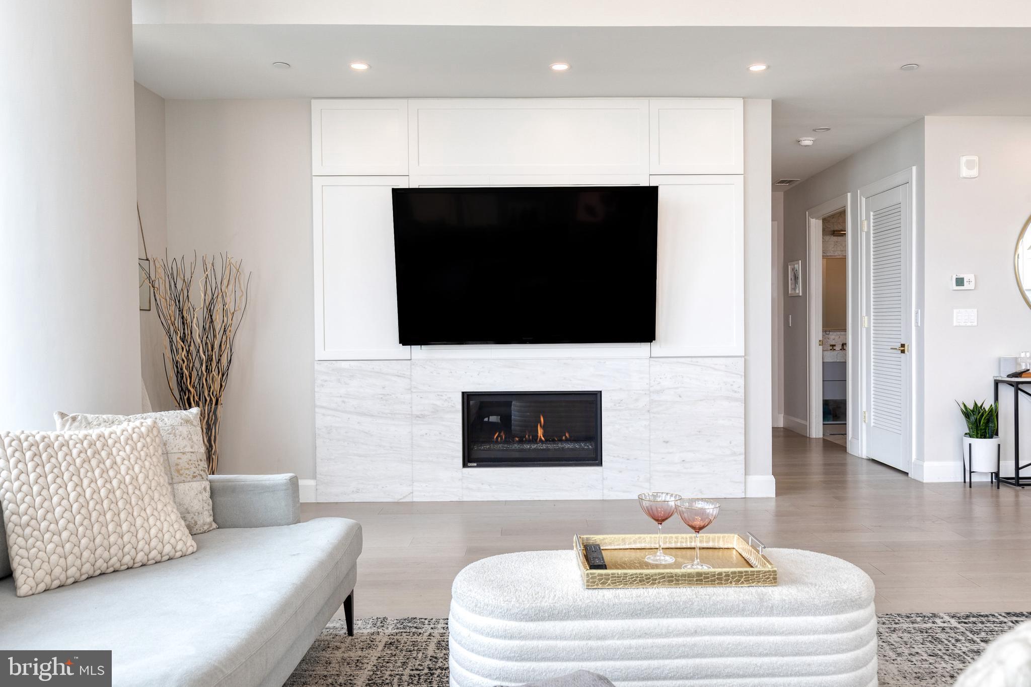 HARBOR EAST - Residential