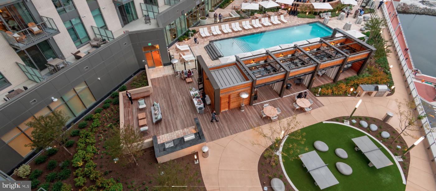 HARBOR EAST - Residential