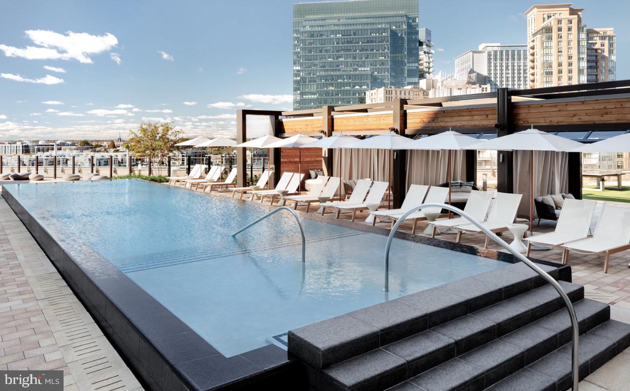 HARBOR EAST - Residential