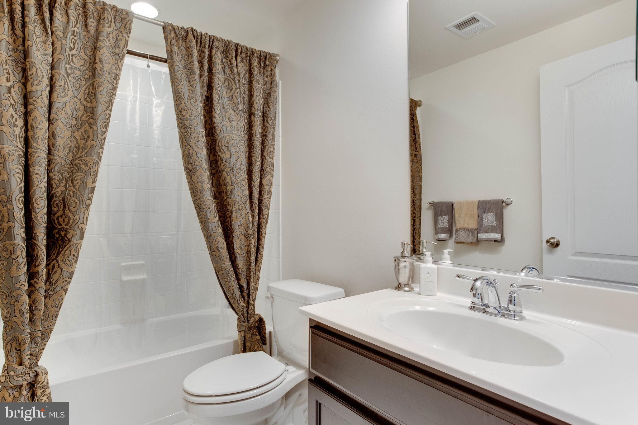 COLLINGBROOK - Residential