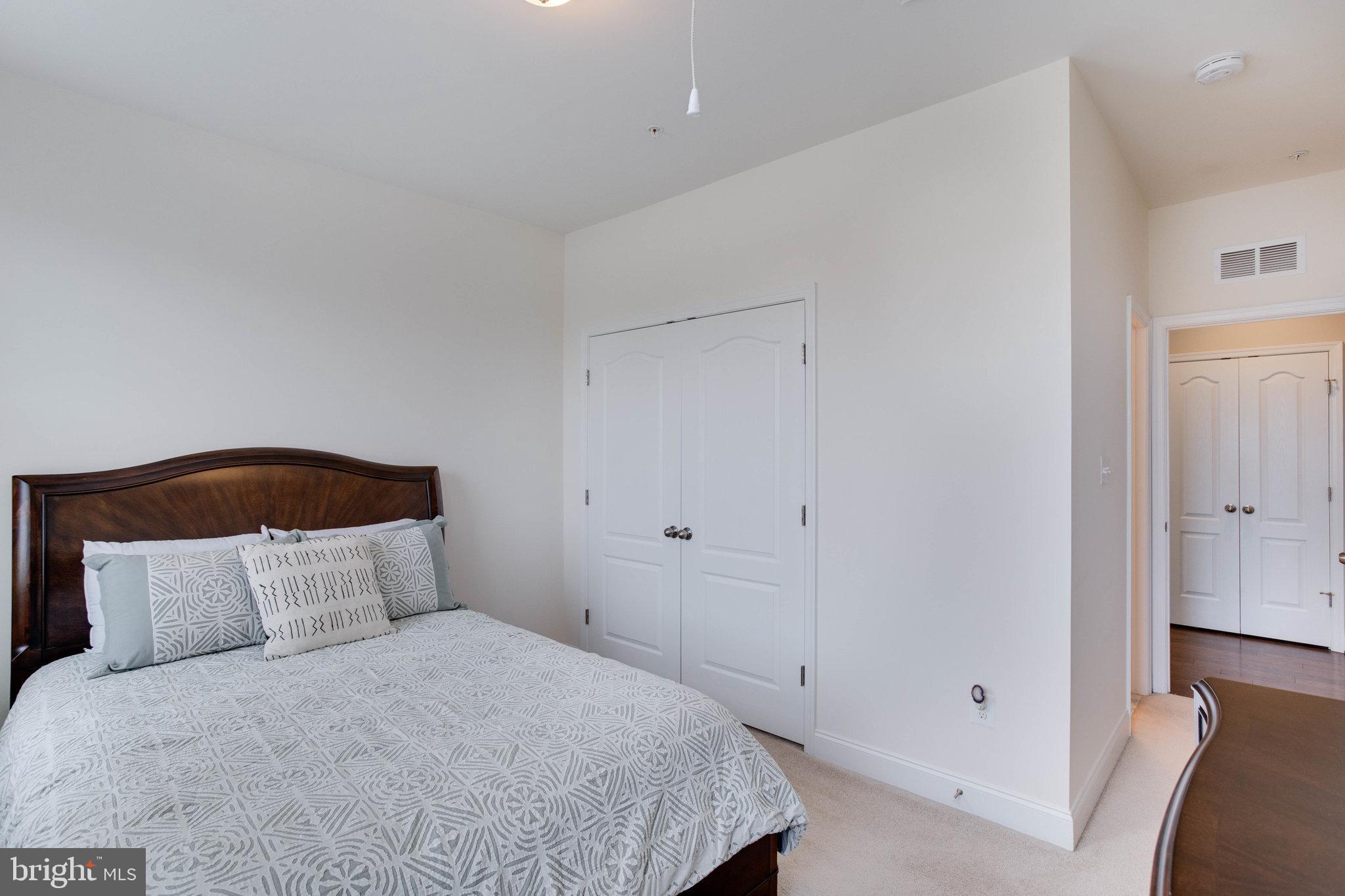 COLLINGBROOK - Residential