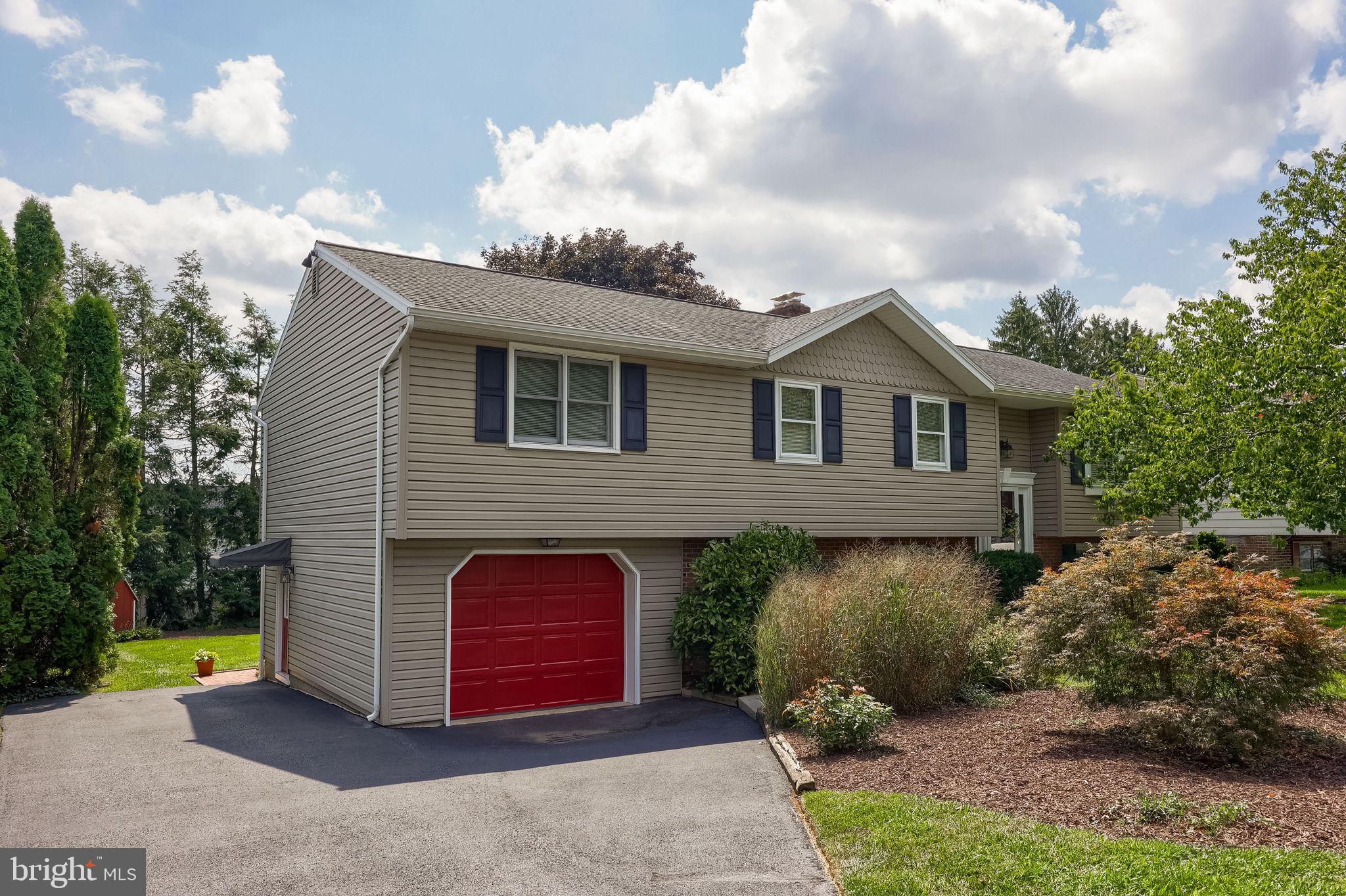 434 SURREY DRIVE