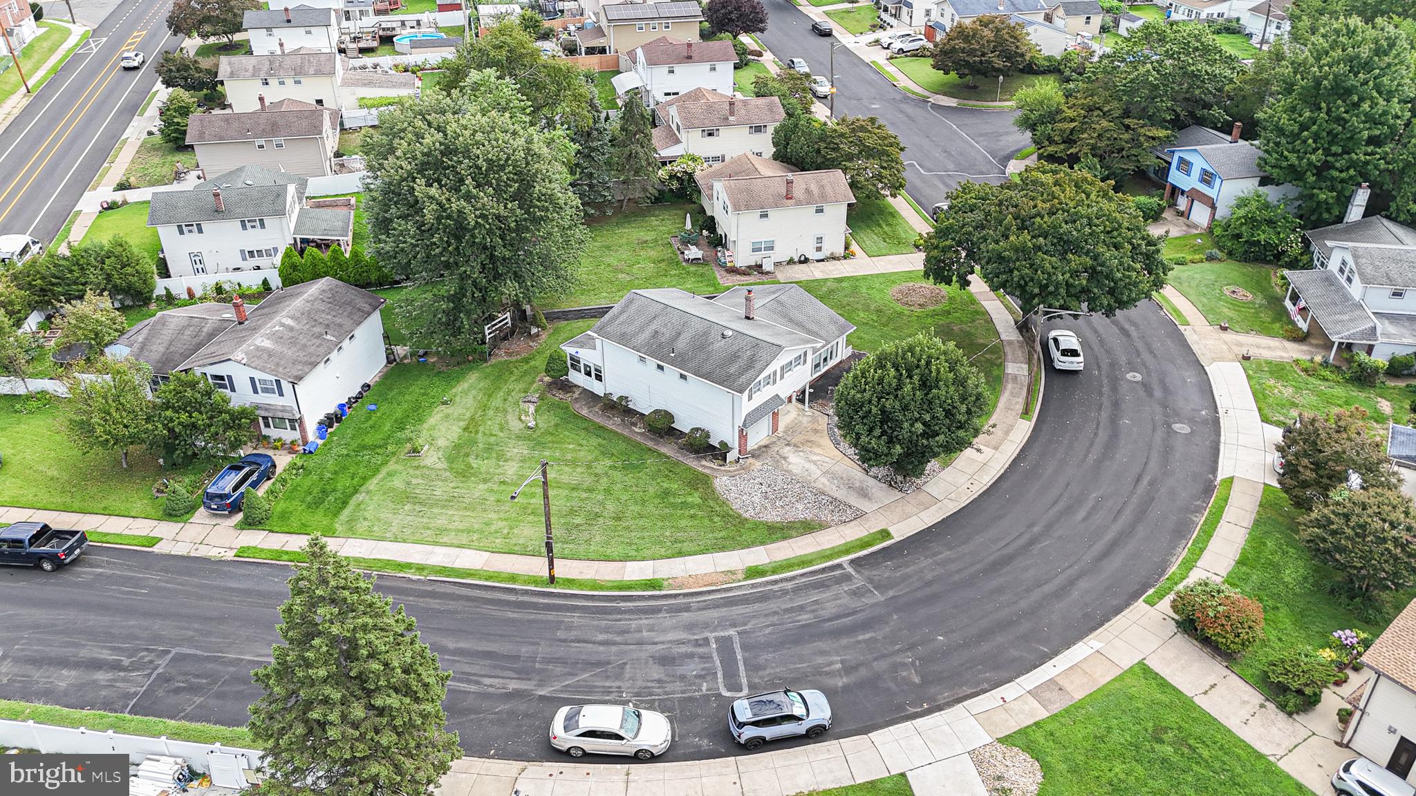 1103 HEDGEROW LANE