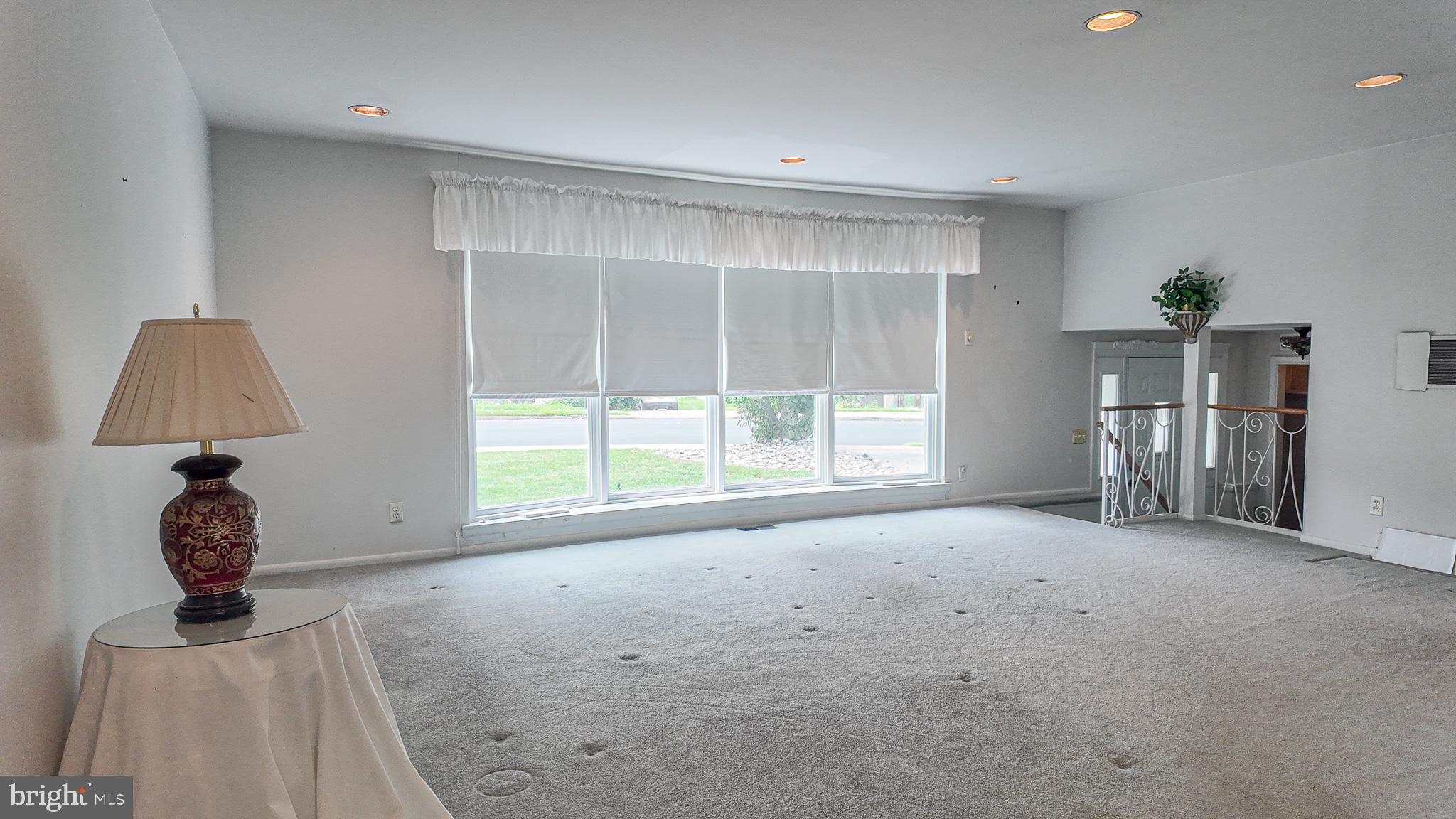 1103 HEDGEROW LANE