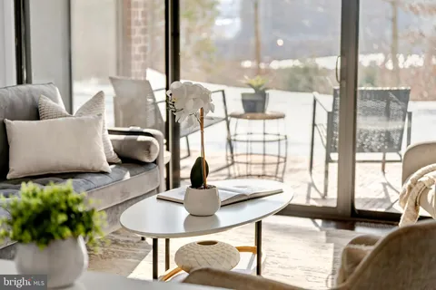 110 Roberts Lane Unit 100, Alexandria, VA MLS: VAAX2053532