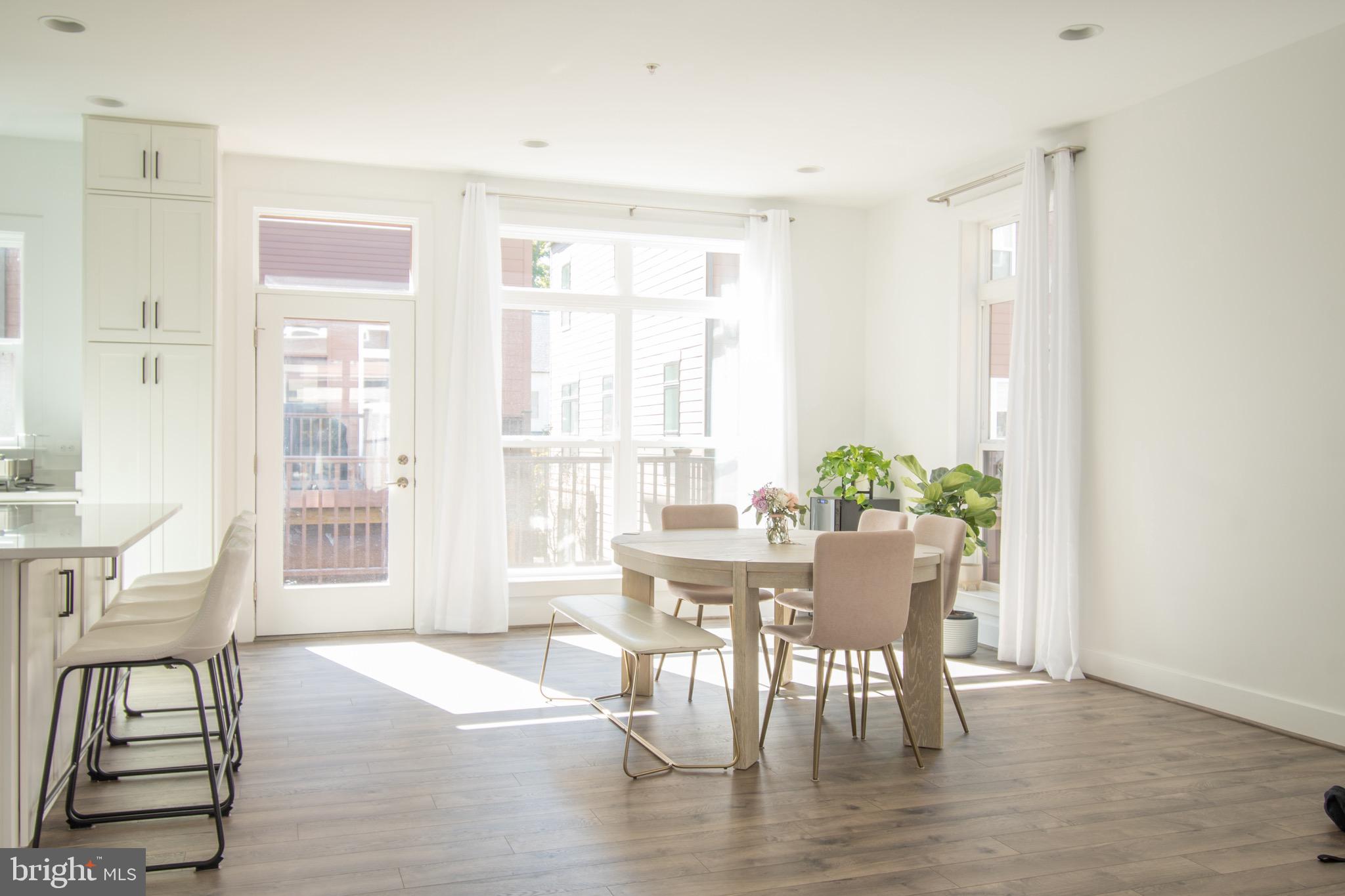 TOWER OAKS - Residential Lease