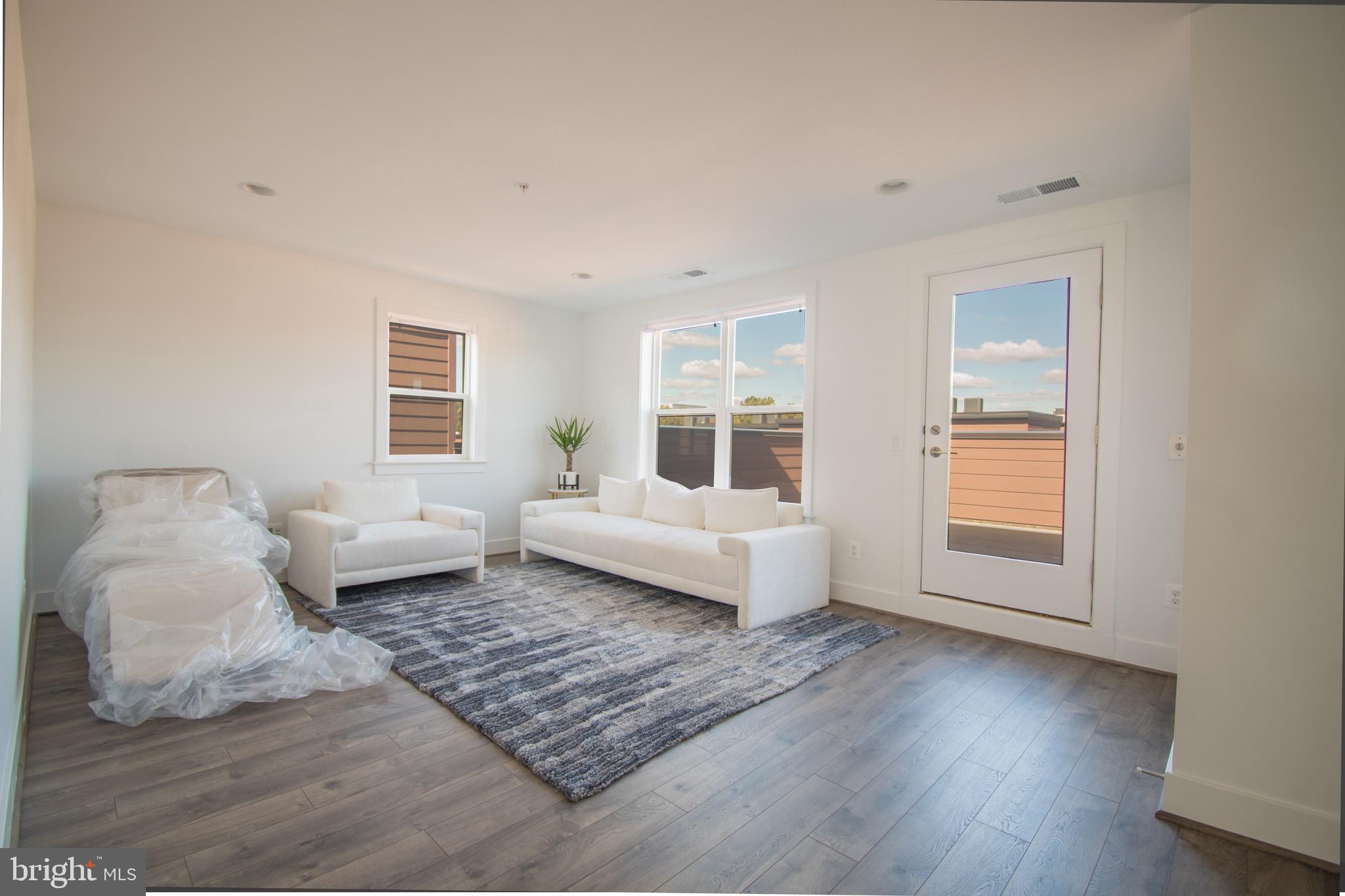 TOWER OAKS - Residential Lease