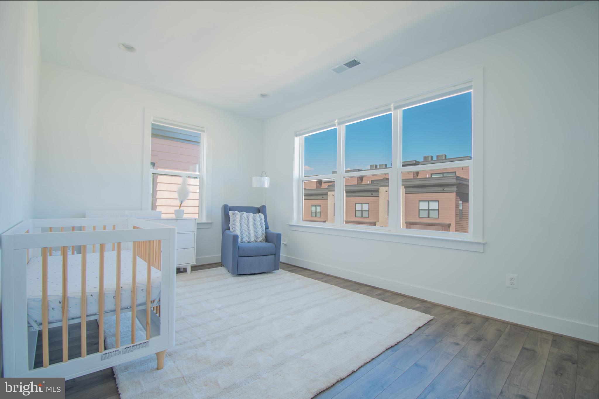 TOWER OAKS - Residential Lease