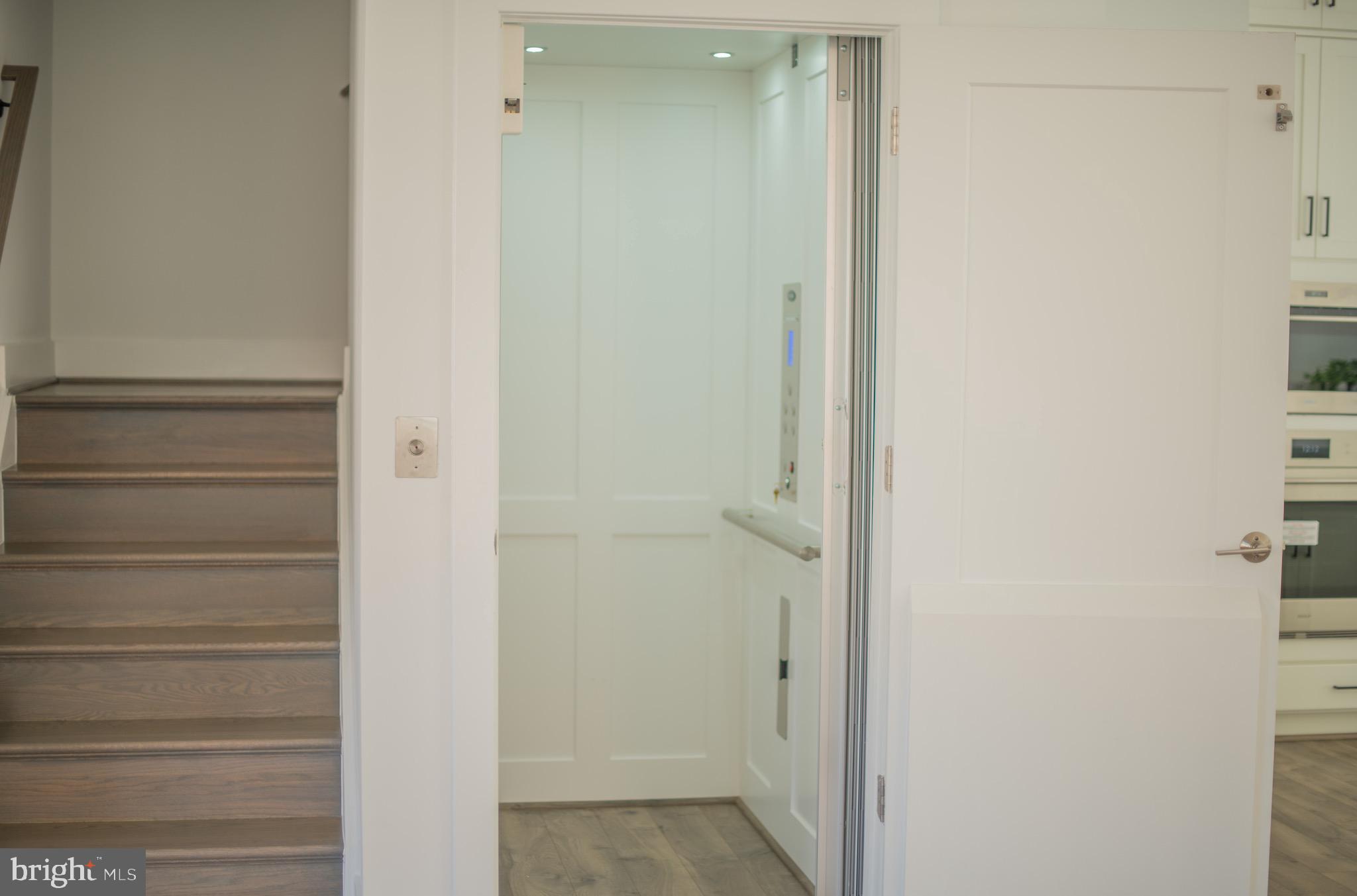 TOWER OAKS - Residential Lease